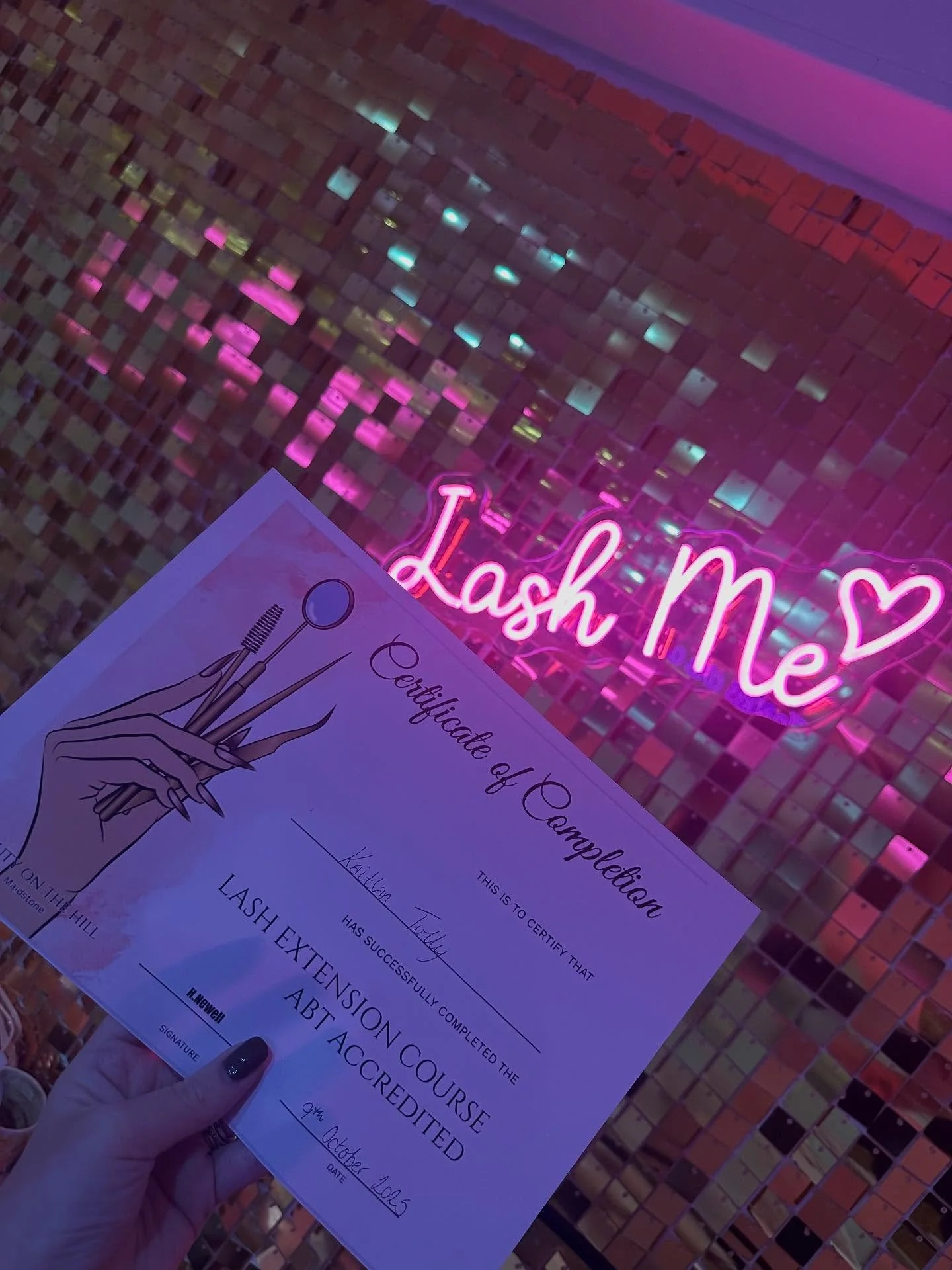 Well done Kaitlin 

Not only a dog groomer&hellip; now a lash tech! Hybrid lashes on point! 👏 💓