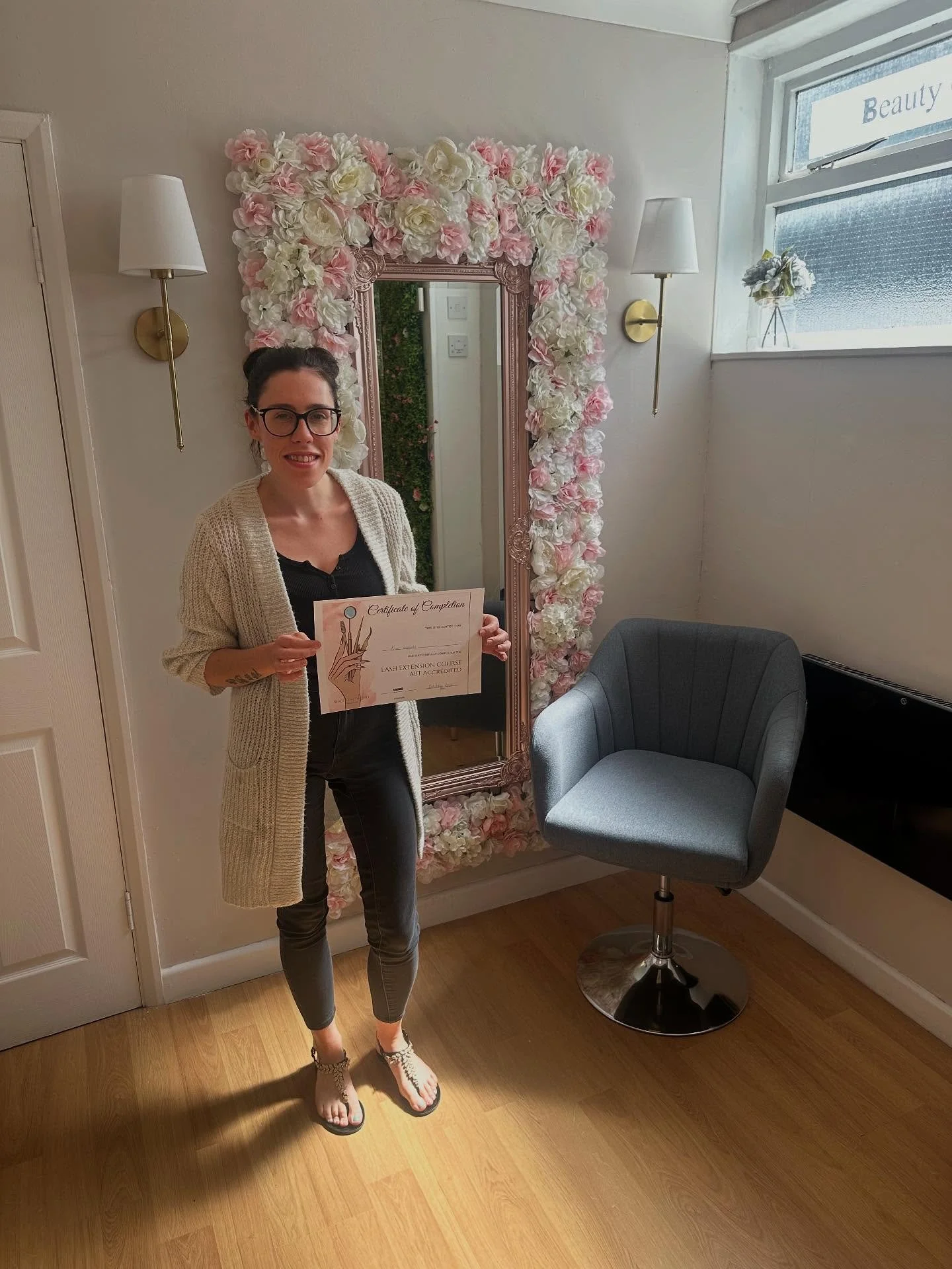 Wow-

We always say it&rsquo;s not about being fast&hellip; but don&rsquo;t get us wrong, when you&rsquo;re good and fast&hellip; WIN WIN ✨ 

Lash training today with Hayley- Amazinggg Kim you did amazing 💓