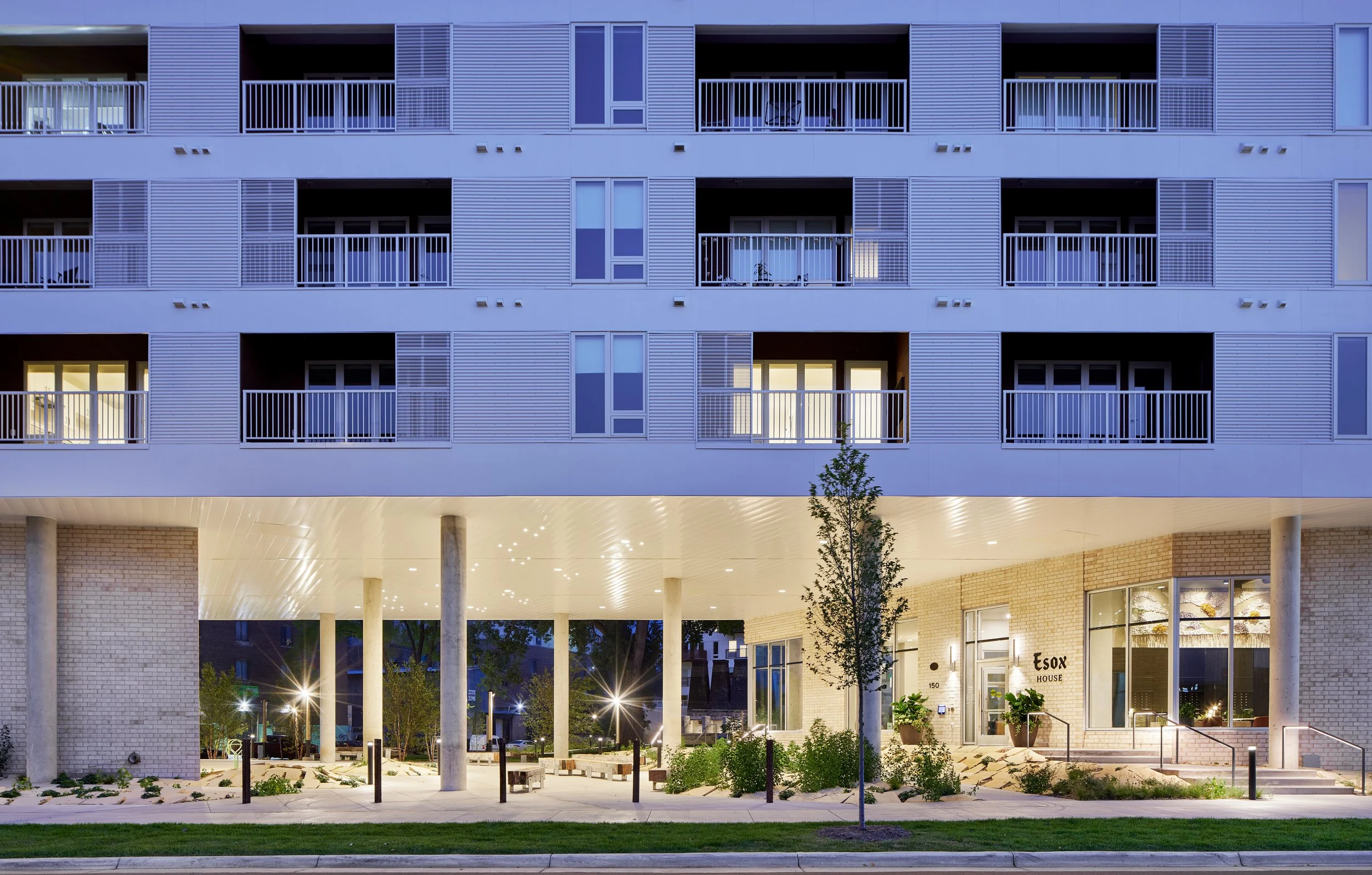 Esox House_Ext08.jpg