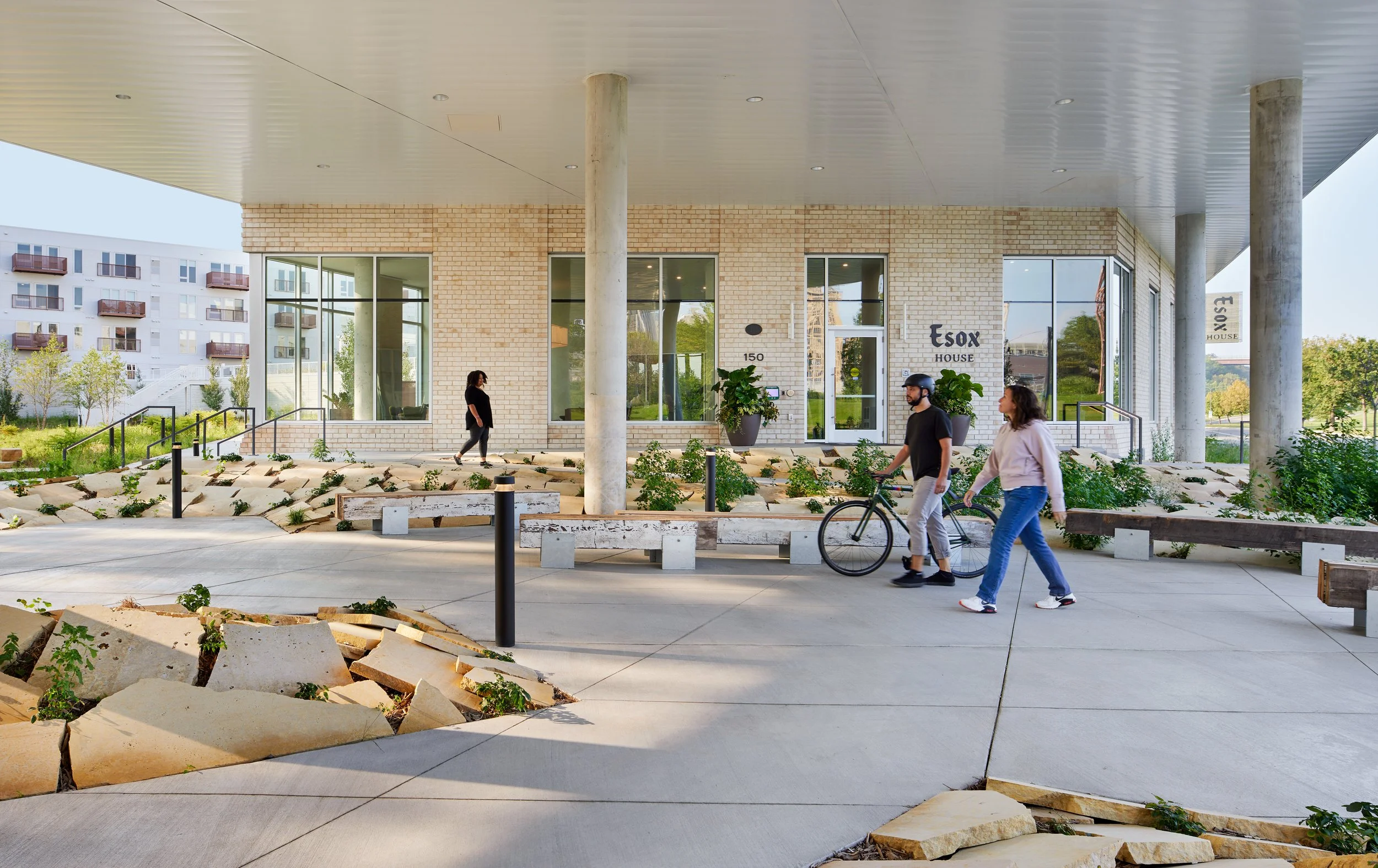 Esox House_Ext20.jpg