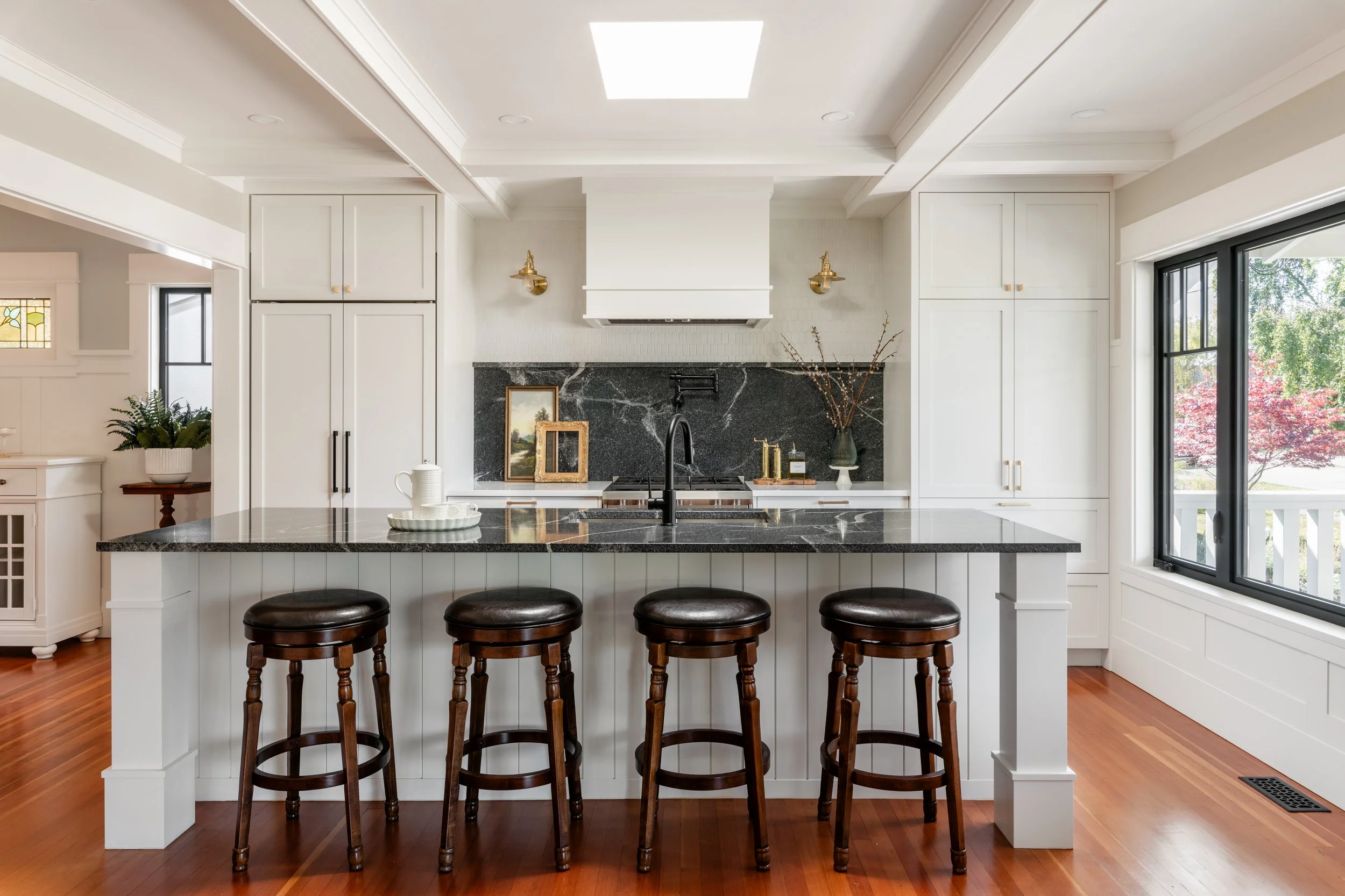 Granite vs. Quartz: Which is the Best Countertop for Your Kitchen?