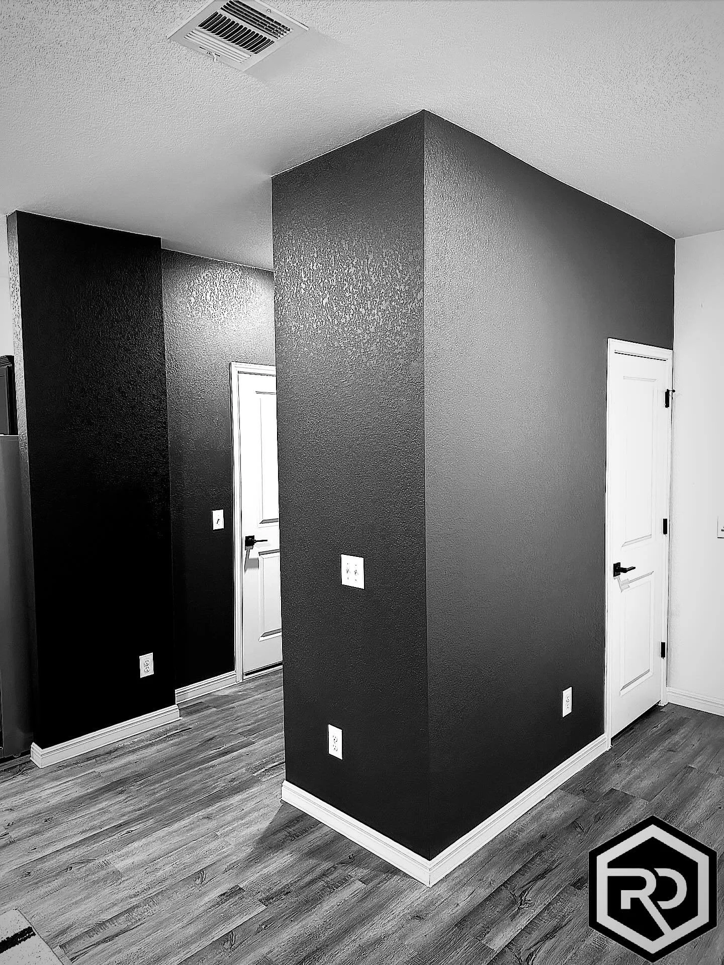 BRINGING COLOR TO LIFE 🫟 PAINT COLORS: SW2739 (Charcoal Blue)
SW2839 (Roycroft Copper Red)#painters#painting #homeimprovement#sherwinwilliamspaint