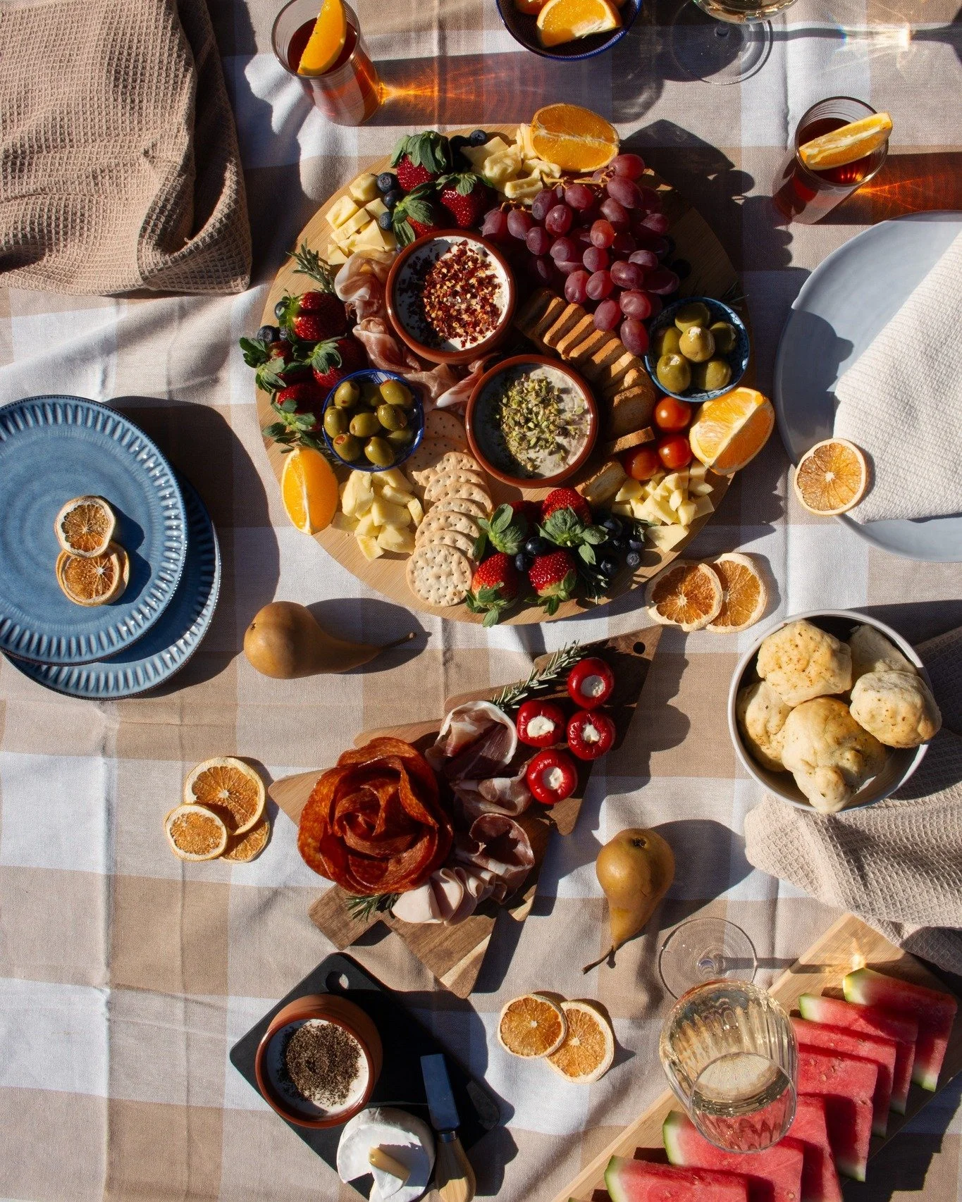 Celebrate this coming Christmas in July with a table that indulges in Chris&rsquo; Heritage cheese-based dips, and effortless summer style entertaining ✨🥂🎄 

 #chrisheritage #chrisdips #entertaining #charcuterie #chrisnevermisses #celebrate #summer