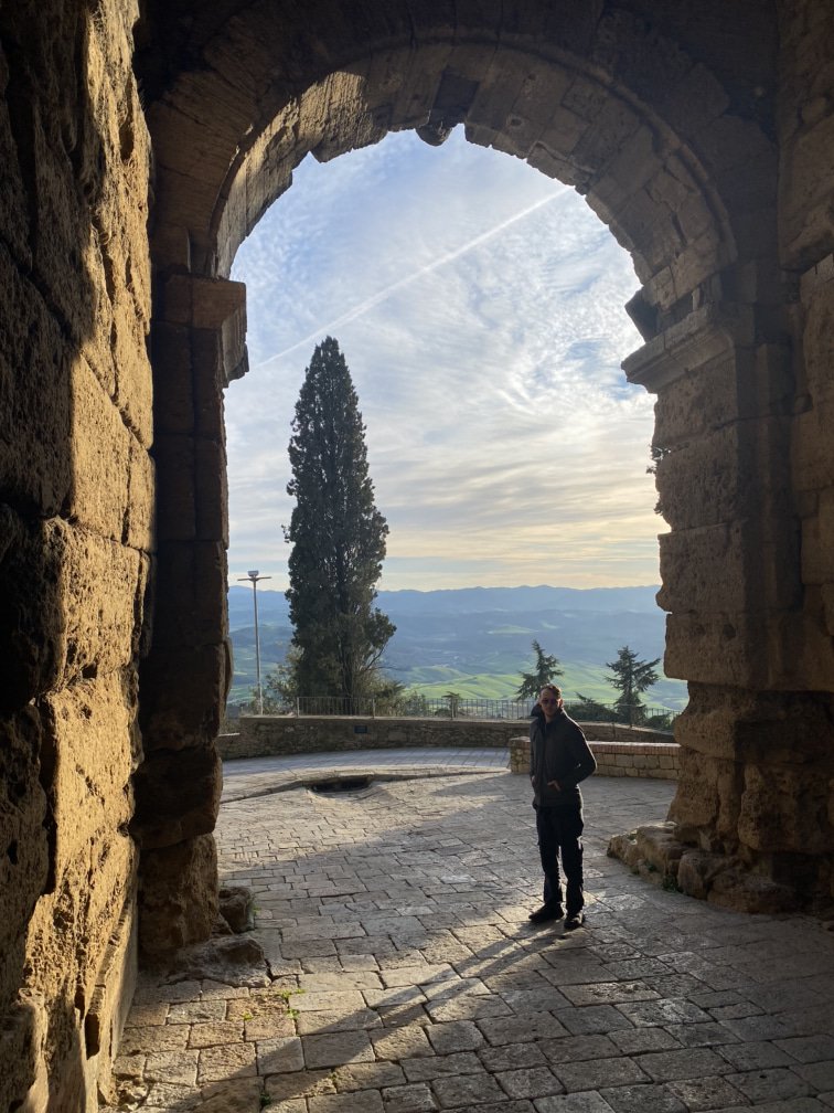 Volterra Jacob gate and view orig.jpeg