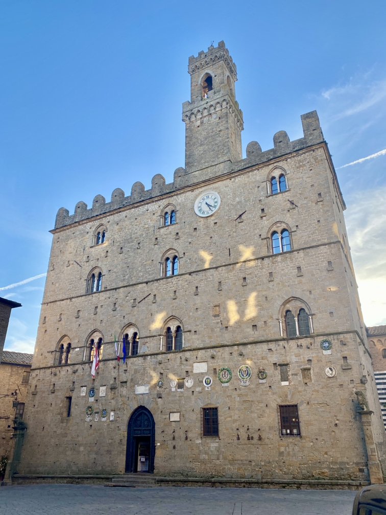Palazzo dei Priori.jpeg
