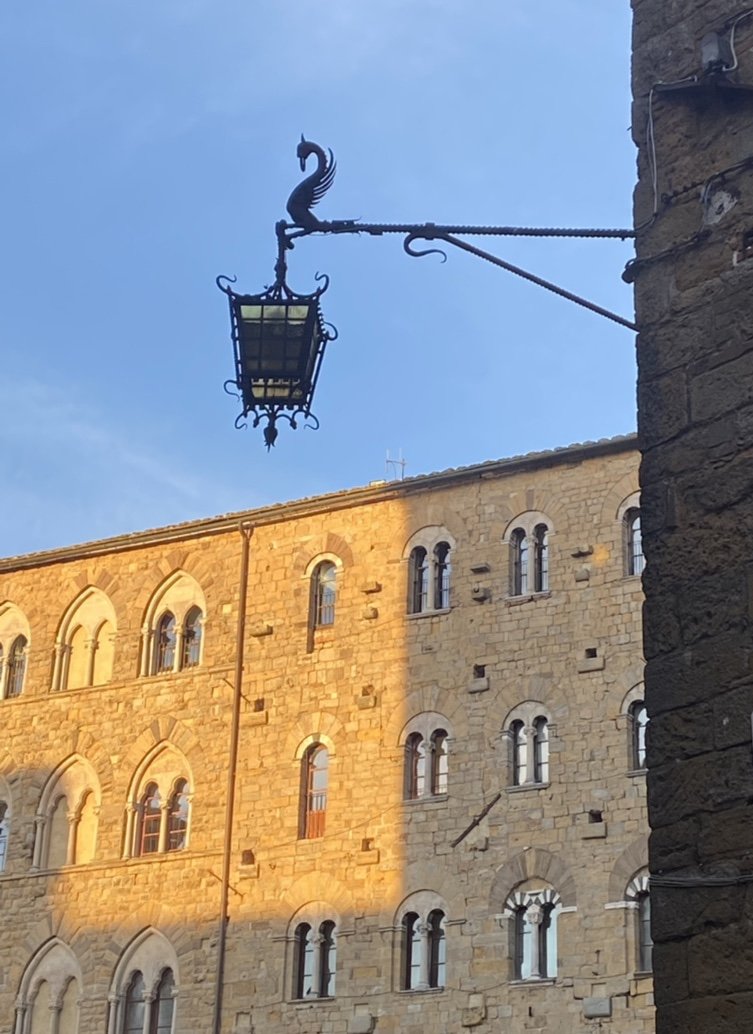 Volterra lantern Piazza dei Priori.jpeg
