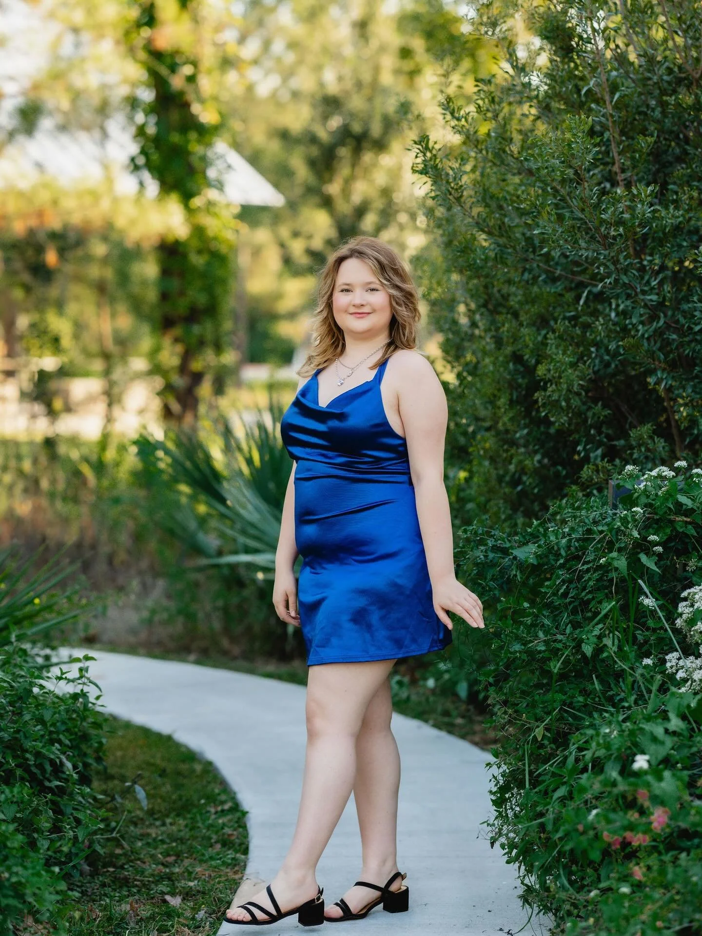 One of my absolute favorite places to shoot in Houston! Would you take your senior pictures here? ☀️📸🚊 

#seniorstyleguide #seniorsunday🎓 #seniorphotographer #katyphotographer