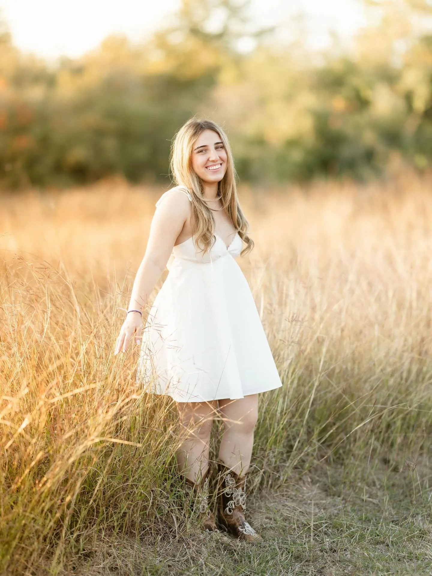 Siblings make great props - scroll to see what I&rsquo;m talking about! 🥹🎓