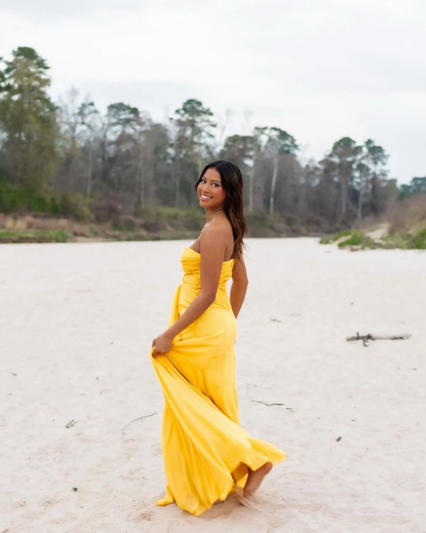 An absolute blessing to my feed 🌼

If you haven&rsquo;t booked your senior pictures I have some April &amp; May availability! 🤗🪻🌷

ily @annanicoleg 🤍

#seniorsunday