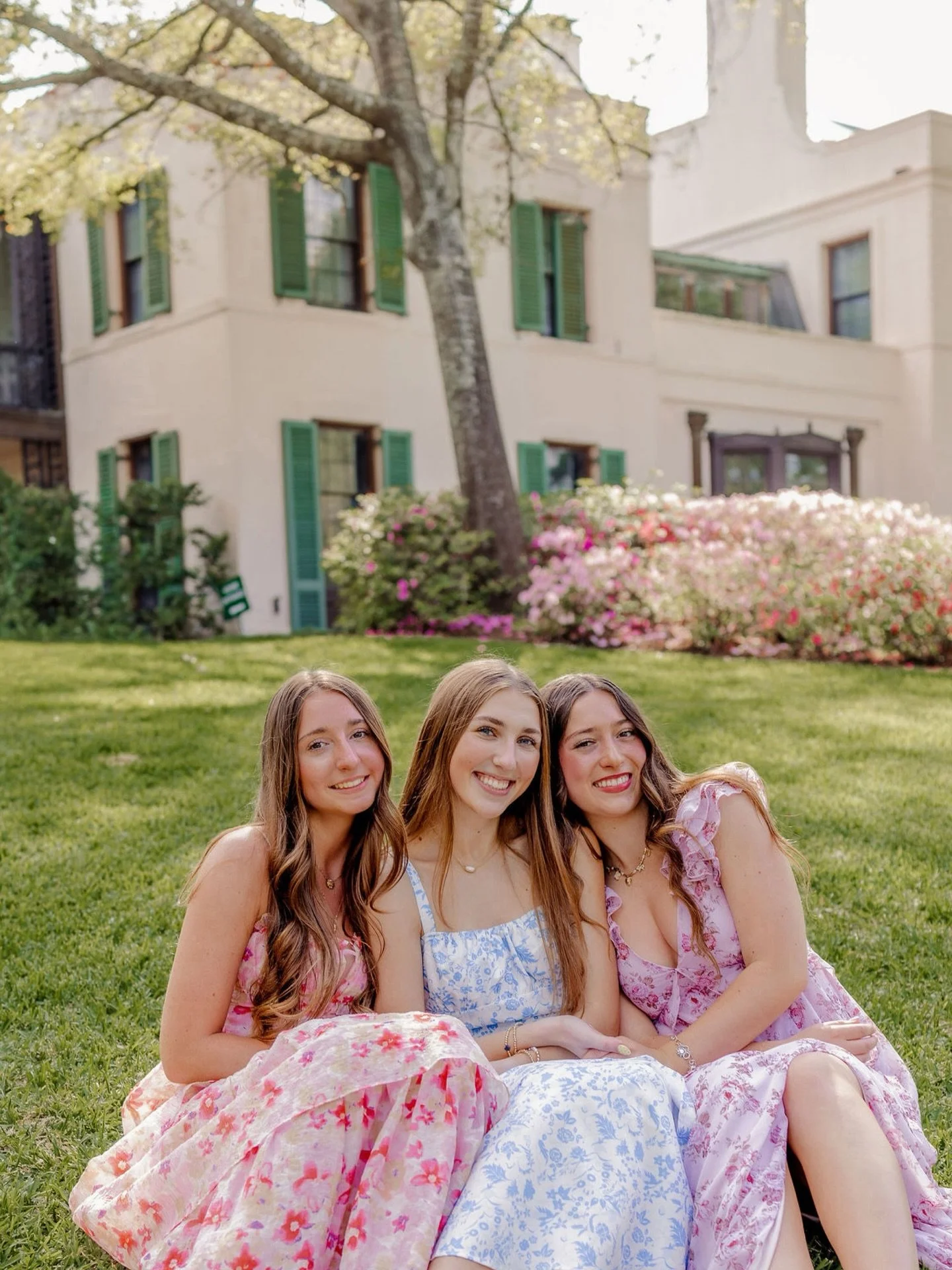 Had a garden party with some of my favorite girls!! 🌸💕🌷

I had such a great time with my gorgeous rep team at this  gorgeous spot!! This place was absolutely magical!!

I love these girls so much and I can&rsquo;t believe our time together is almo