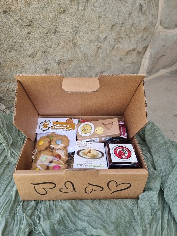 A5 Heart Mothers Day Contents.jpg