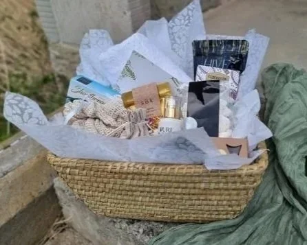 Gourmet and Pamper Gift Basket Large