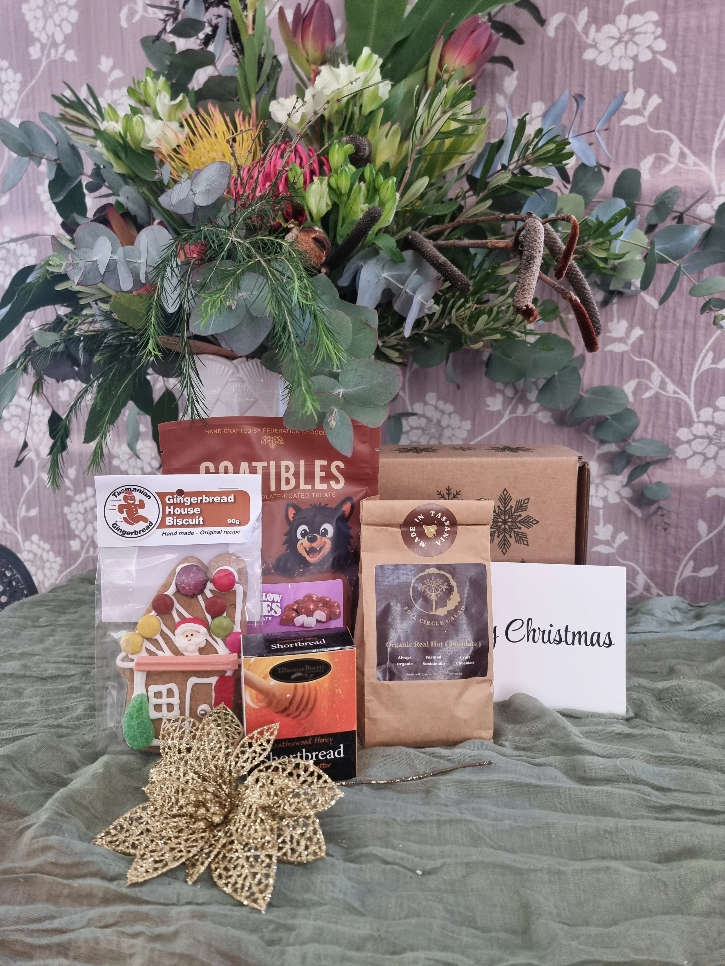 Christmas Gift Hamper Mini with Gingerbread House