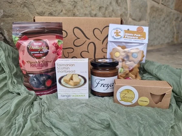 A5 Heart Mothers Day with Caramel.jpg