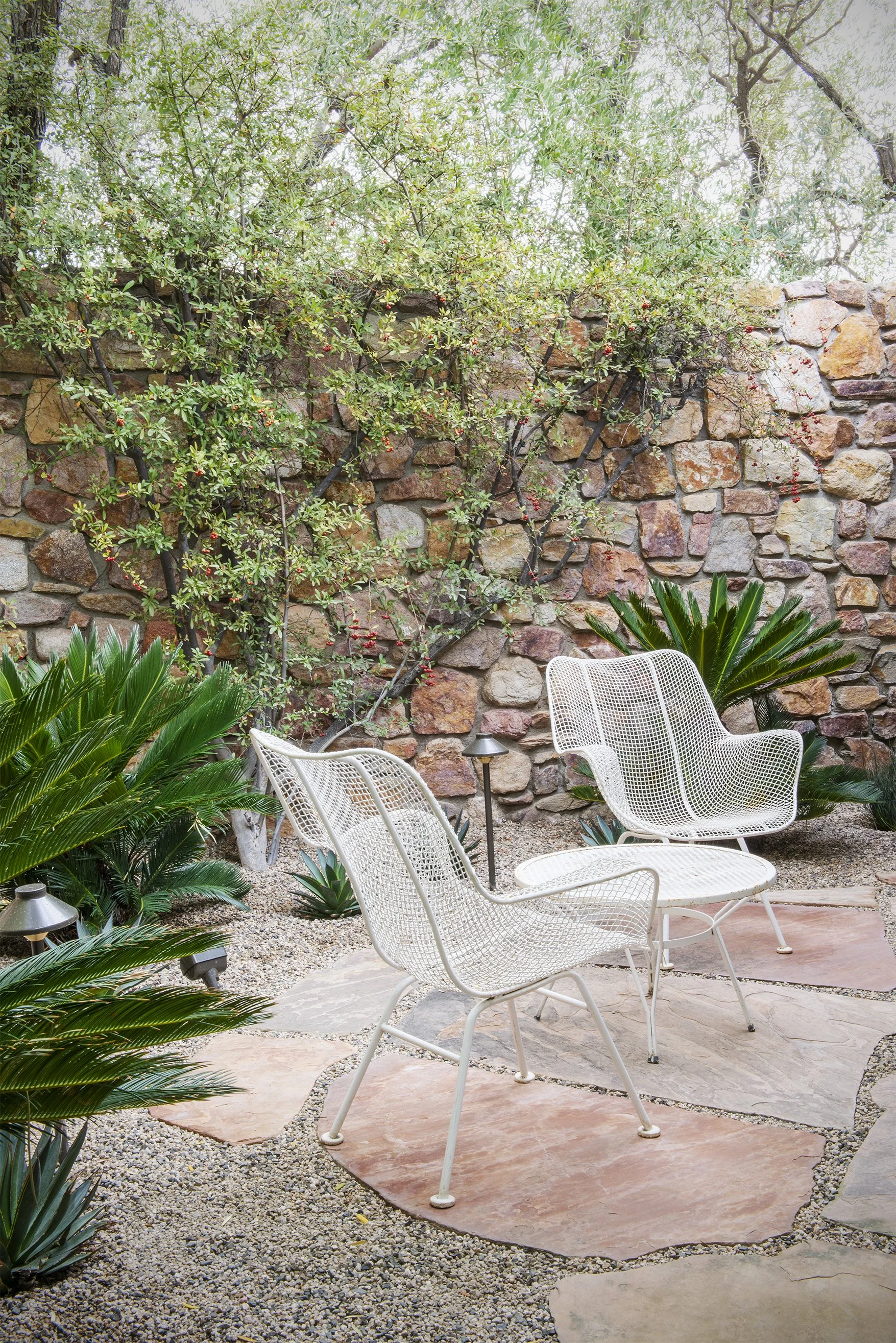 DCAP_Grain Landscape_Kirk Douglas_Courtyard_Woodard Chairs.jpg