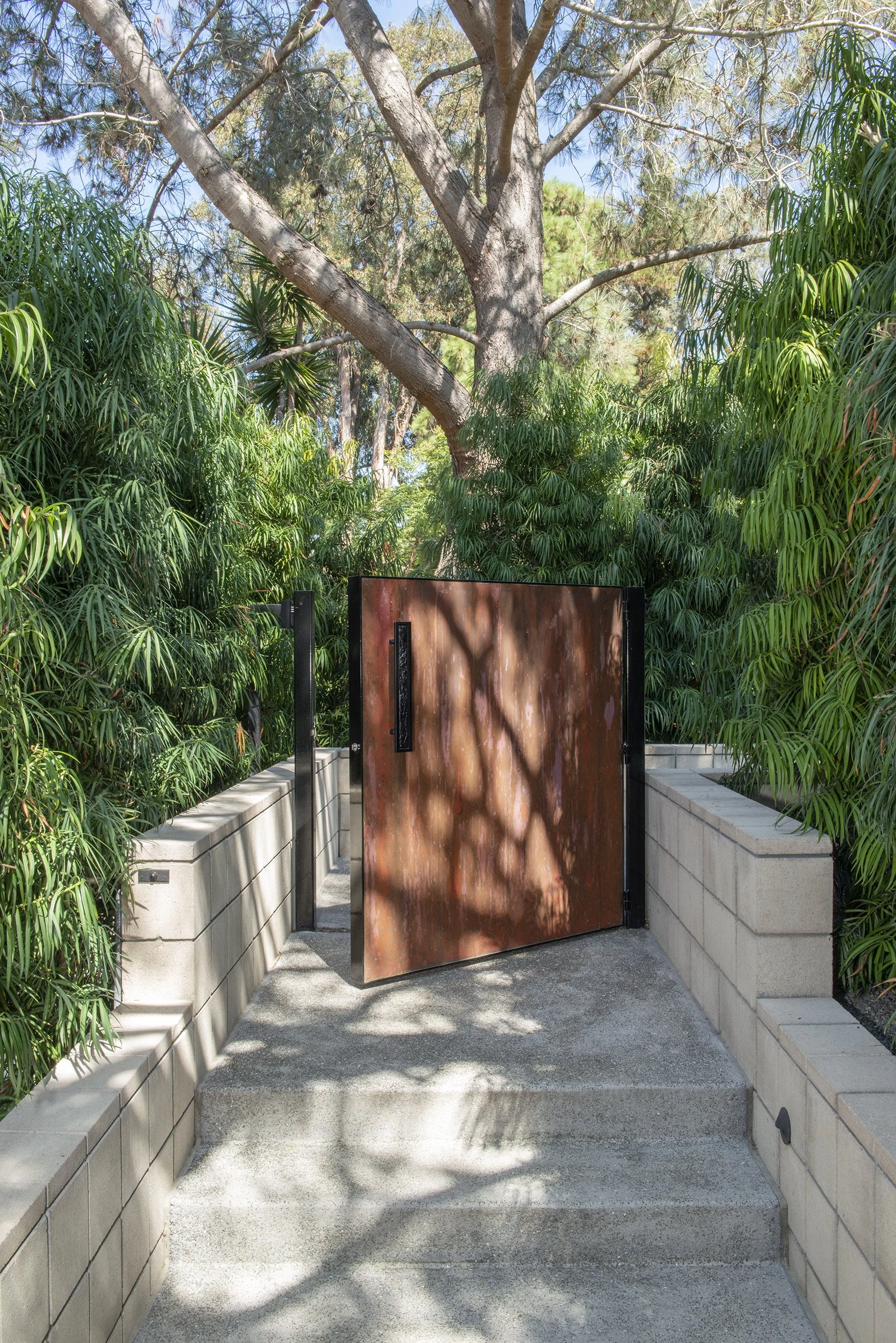 DCAP_GLA_Del Mar_Landscaping_Gate.jpg