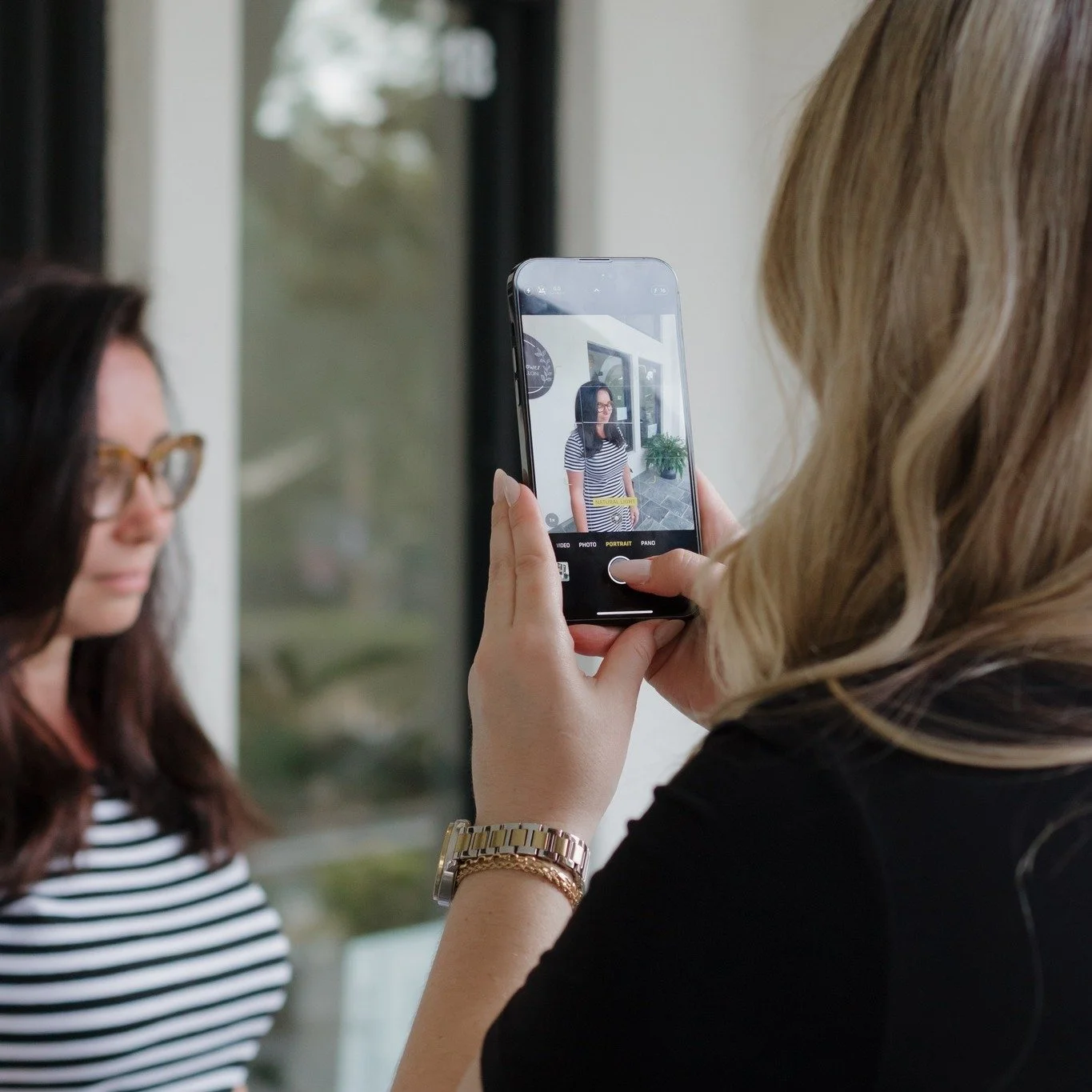 Taking photos of my guests&rsquo; hair helps me grow, learn, and showcase my work. 
That being said , your comfort is always the priority, faces never have to be shown, and photos are always optional. 

And if you&rsquo;re looking for a new headshot,