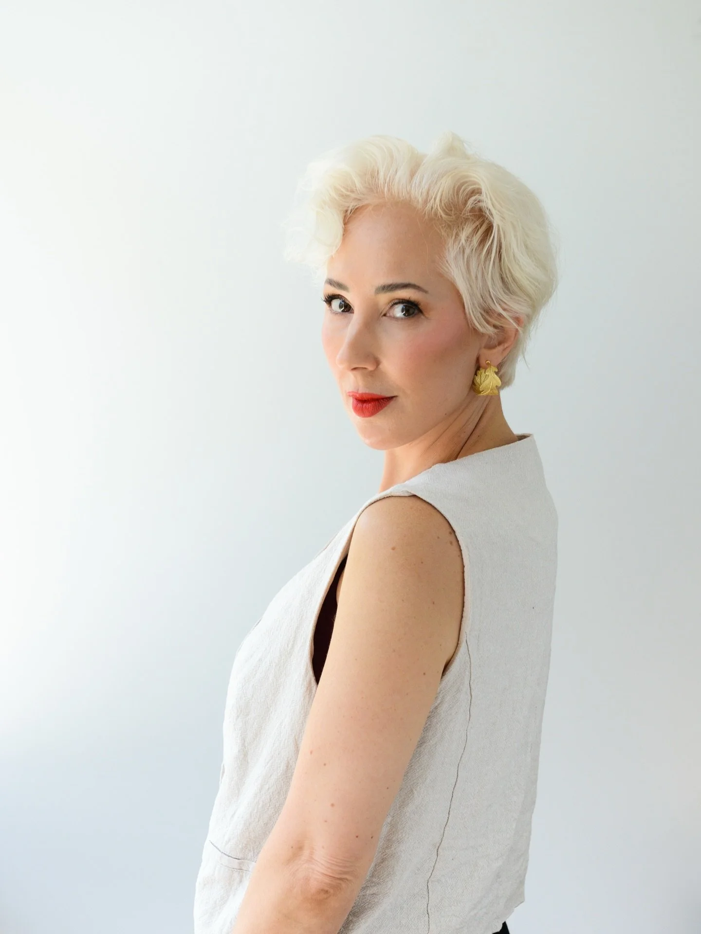 ✨ It was such a pleasure creating this makeup look for the gorgeous @jaquiebrown for her latest photoshoot 🩷

The brief was all about fresh, modern, glowing skin (my favourite! 🩷)

There&rsquo;s something so special about creating a look that still