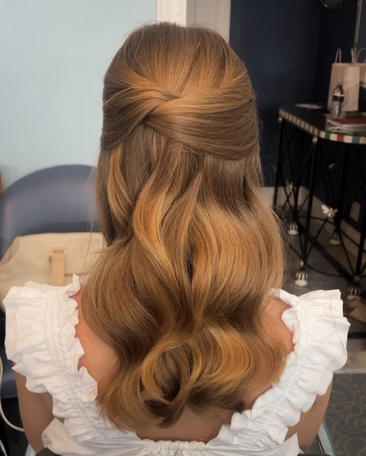 Loving this simple half-up hairstyle. 🤍

#hairstyles #weddinghairinspiration #simplehairstlyes #nolahmua #neworleanshairstylist #hmua