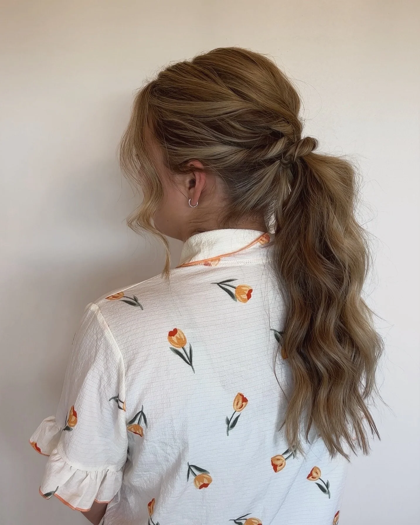 Can&rsquo;t go wrong with a ponytail. A classic! 

Hair by @mckenziedrury.hmua 

#weddinghair #nolahairstylist #nolahmua #bridesmaidinspo #nolaweddings #hmua