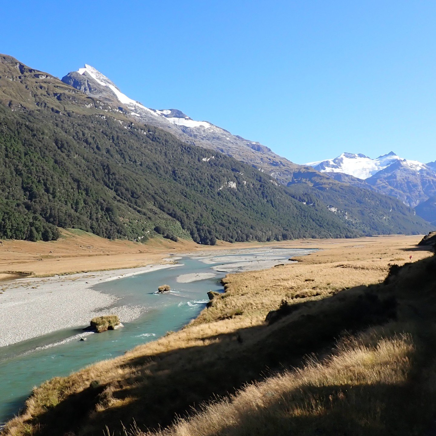 Hiking upstream to packraft down the Rees River, located just outside Queenstown. 😍

☝️ Check out Hike With Bite for more hiking and outdoor tips and inspiration.

👉 Follow @hikewithbite for more exciting adventures.

👆 Check out Hike With Bite bl