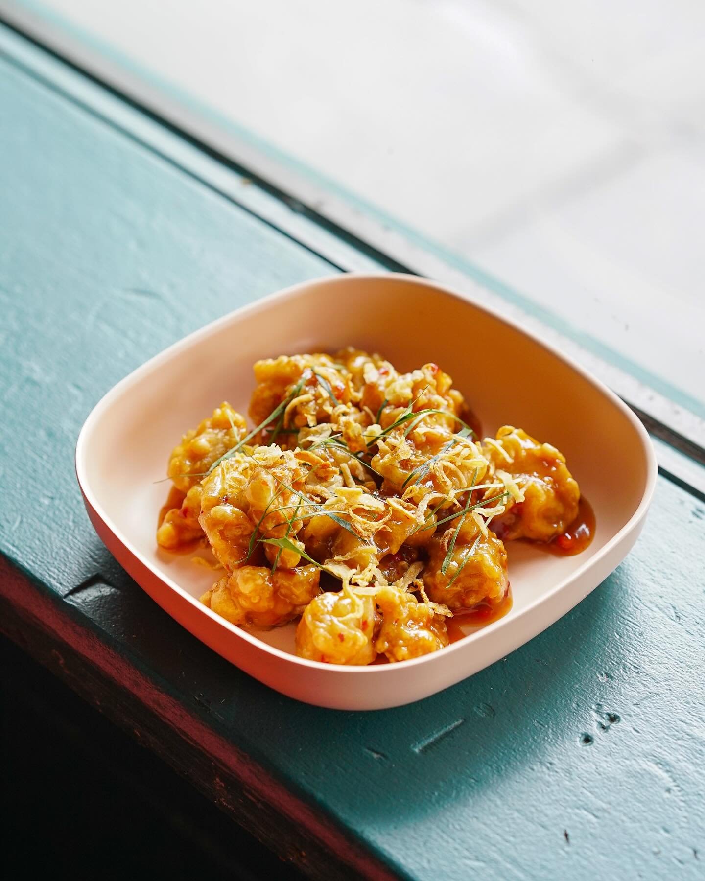 Only 10 days left to try our super special collab dish for @eatmamahuhu&rsquo;s 5th anniversary! 

Crispy chicken tossed in a sauce where fish paste meets tangy tamarind meets spicy bird&rsquo;s eye chili. What&rsquo;s not to love?? Get it at Mamahuh