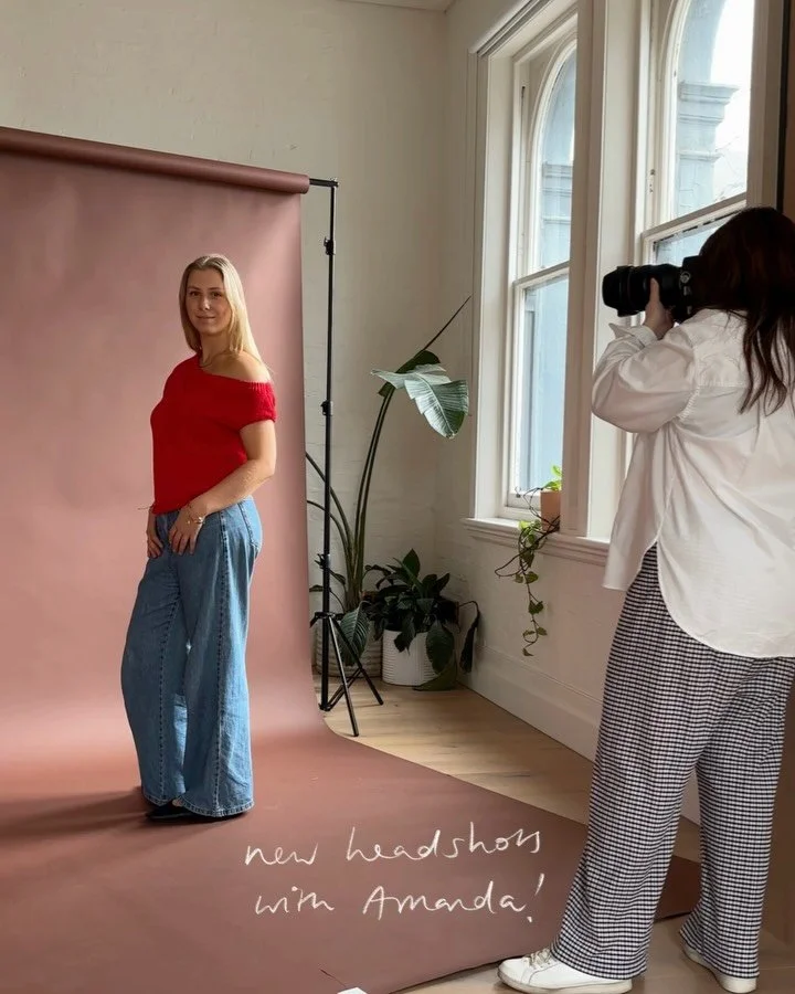 Snippets of work/life lately 🦋🍒

Grateful to have so much variety, jumping from branding to illustration, patterns and painting. Busy times but lots of fun.