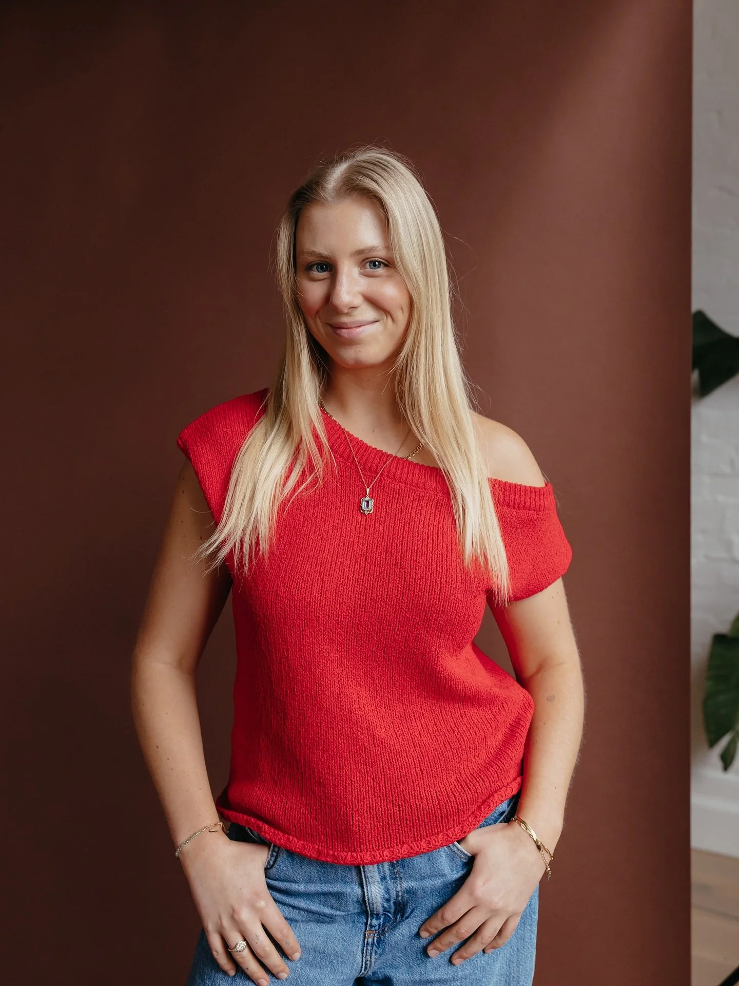 New headshots c/o the very talented @amandaalessiphotography 🩵🍒 if you&rsquo;re in Melb this is the perfect little shoot to get your photos done! 

While I&rsquo;m here, I&rsquo;m now booking final projects for 2025 &mdash; if you&rsquo;ve been thi