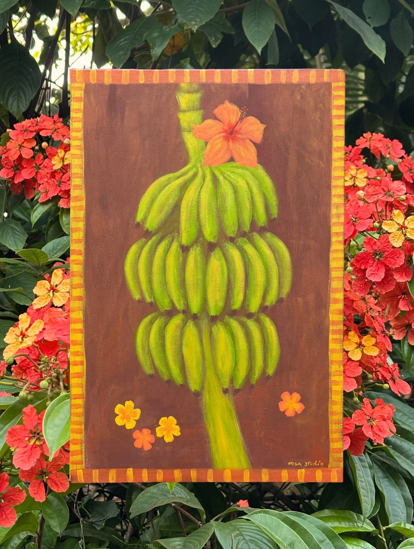 Green Bananas 🍌🪲🦜

An absolute favourite colour palette! Inspired by the big bunches of nanas that hang from fruit stands in tropical locations. Paired with a big hibiscus and these little orangey red flowers that seemed to be everywhere in Sri La