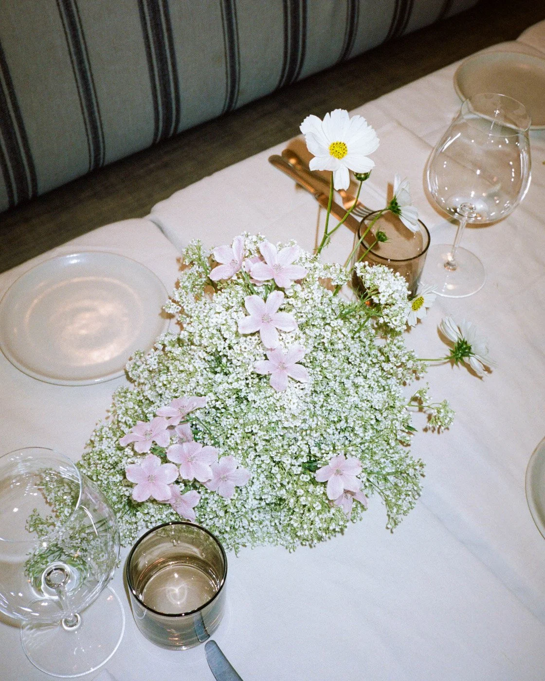 06-pretty-table-arrangement.jpg
