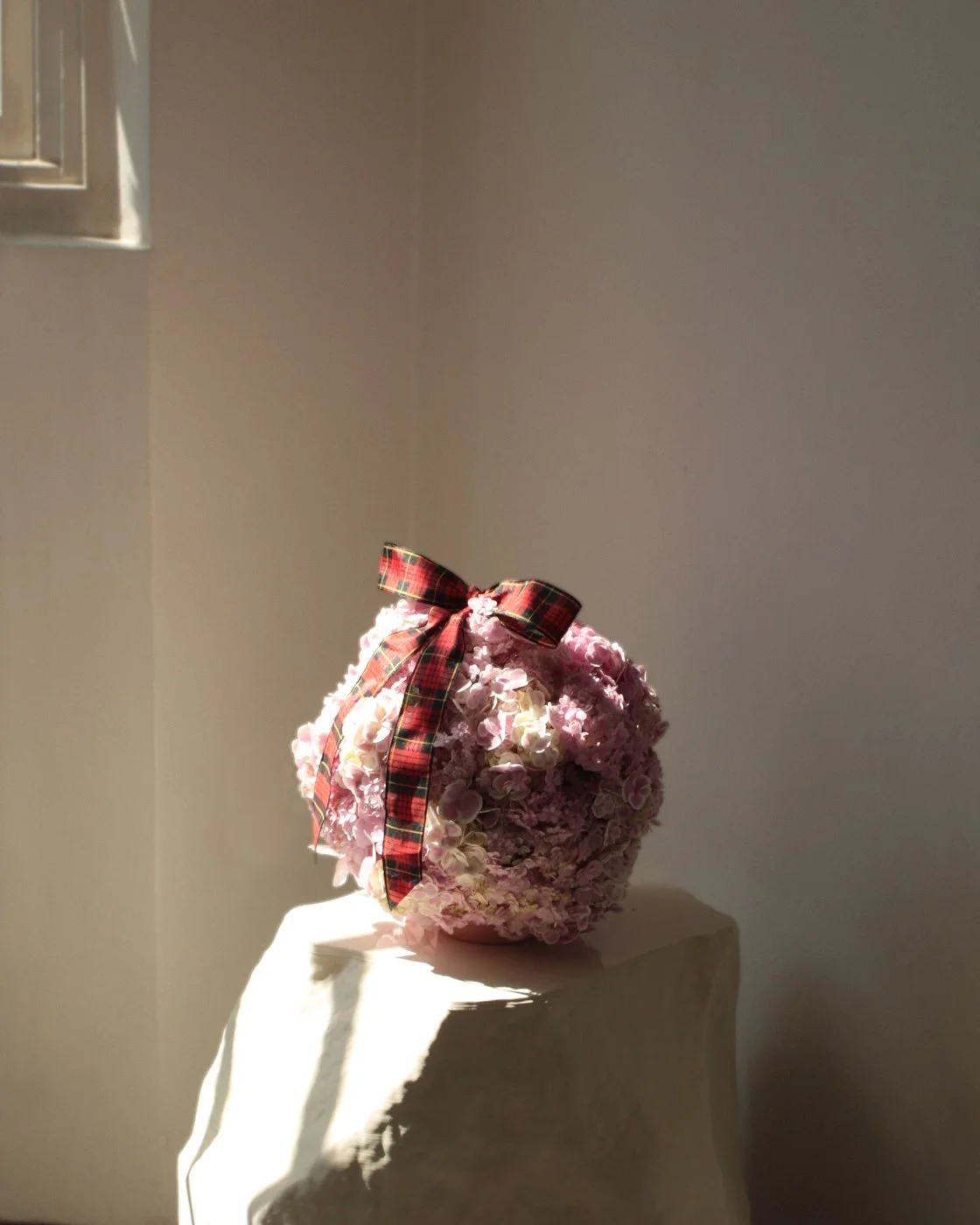 04-hydrangea-ball-bow.jpg
