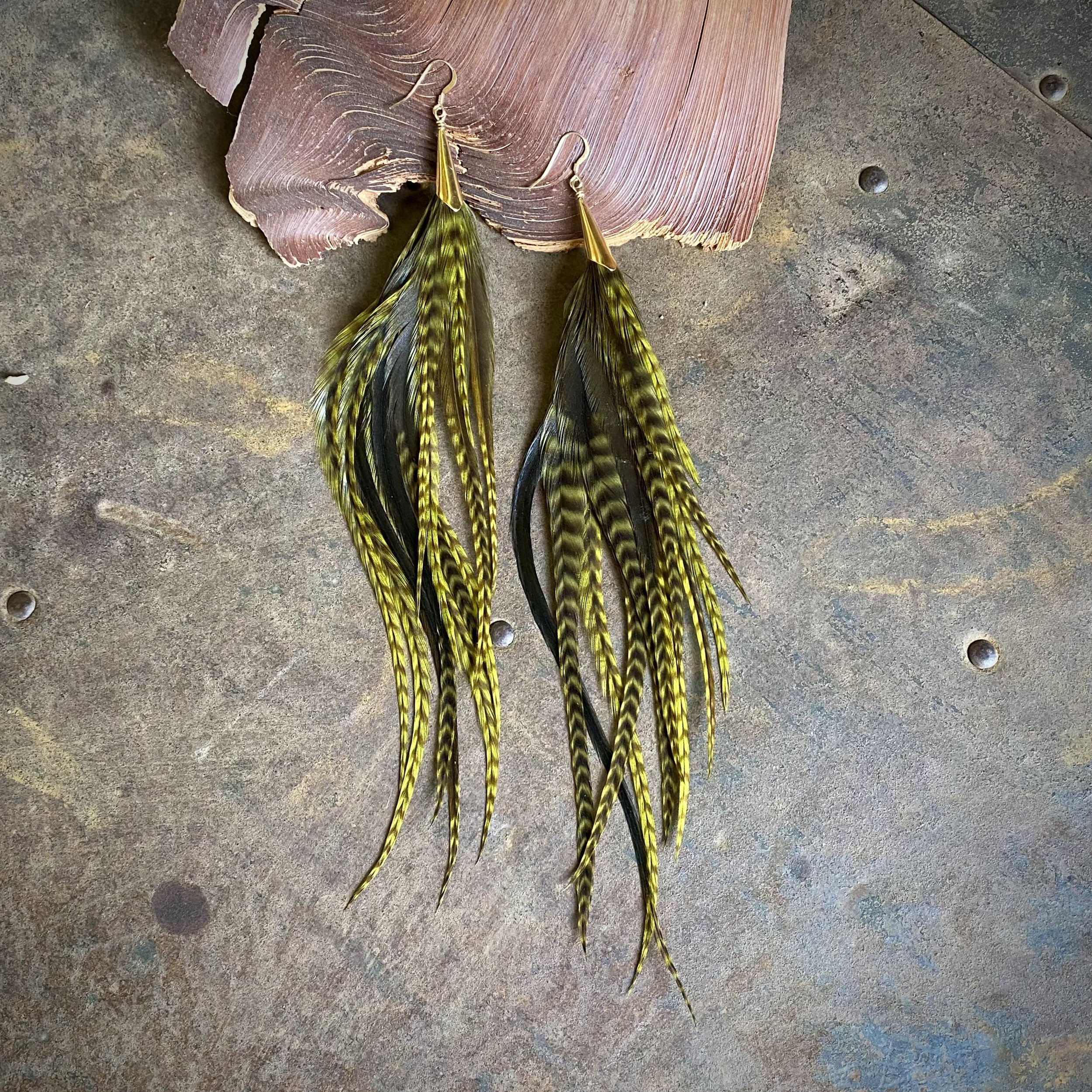 cone-feather-earrings-olive-grizzly-01.jpg