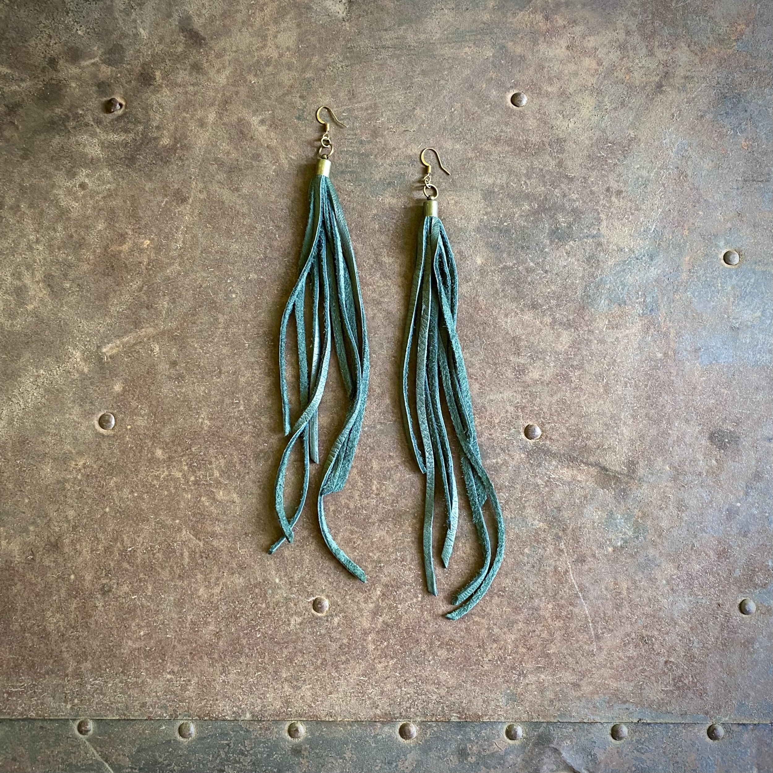 leather-tassel-earrings-hunter-green-01.jpg
