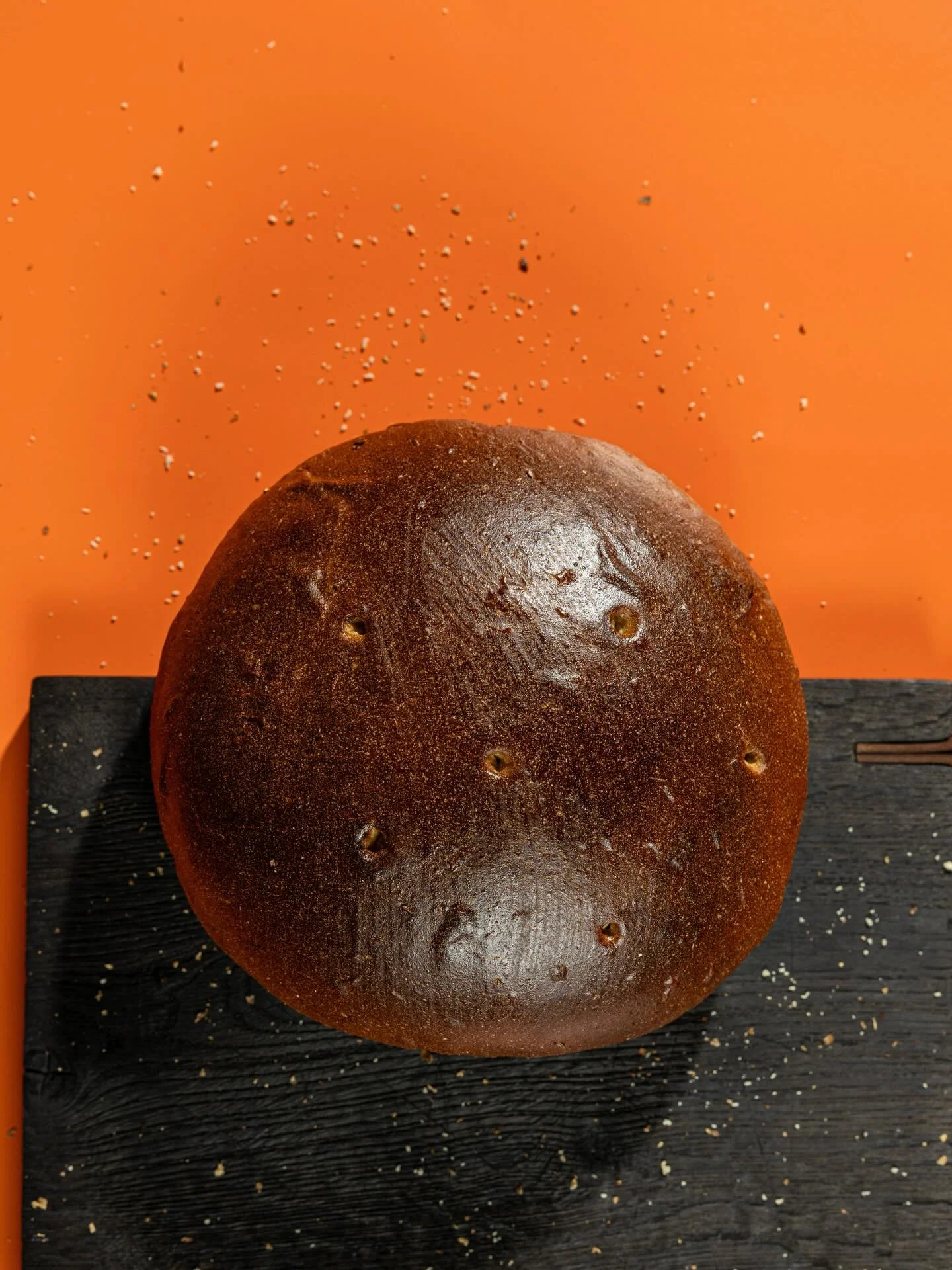 Kvie&scaron;u saldskābā maize.
Dēvēta arī par brīvdienu saldskābmaižu karalieni 👑
Ticu - Tev noteikti ir ne viena vien ideja, ko likt uz lielās &scaron;ķēles virsū 😊 
Padalies!