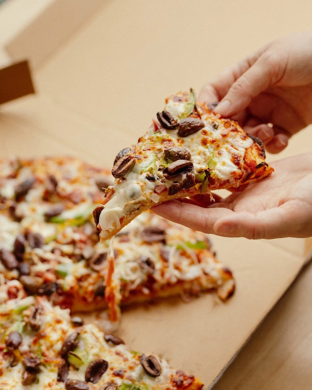 🍕 Craving something easy delicious? Steffy&rsquo;s Pizza &amp; Kebab at Summerhill is comfort food done right, with cheesy pizzas loaded with your favourite toppings to juicy kebabs fresh off the grill 😋🔥

Perfect for a quick lunch, easy dinner, o