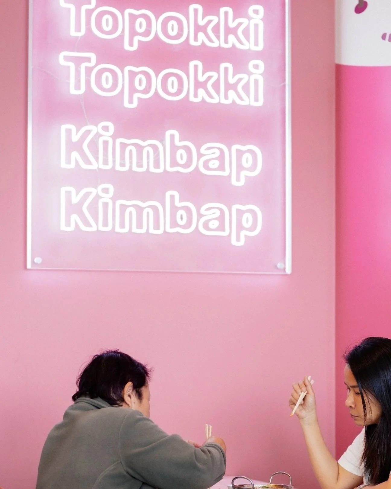 Lunch for two, sorted! 💘🥢 Sinjeon Summerhill is the perfect spot for a fun, flavour-packed lunch date.
⠀⠀⠀⠀⠀⠀⠀⠀⠀
Share some Korean street food favourites, sip something refreshing, and enjoy a meal that&rsquo;s equal parts cute and delicious 😋🇰🇷