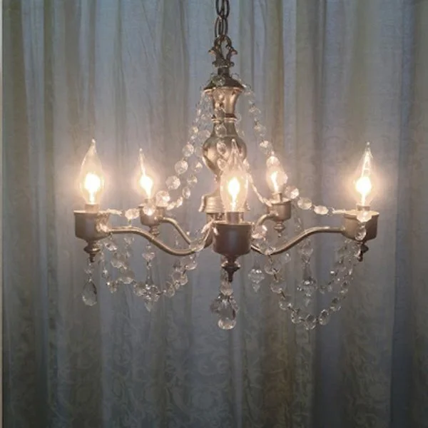 XS Foxy Chandelier - 12” x 16”