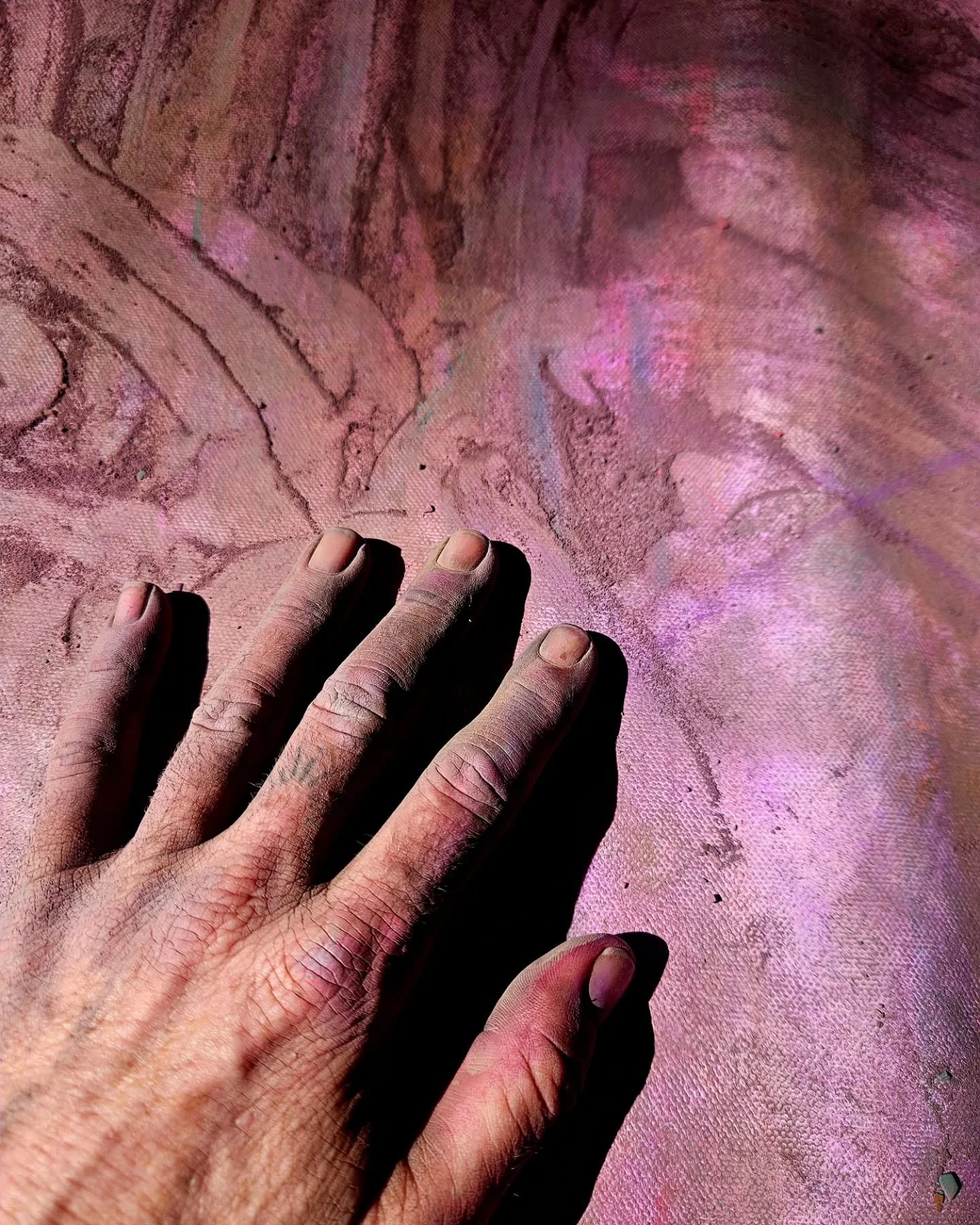 The creative process, the body remembers what the mind forgets. 

'Body of work' amazing workshop by @renjeske_creative

Somatic art expression 

@tula_medicina opening soon....

#art #bodyofwork #arttherapy #psychotherapy #hands #pastels #canvas