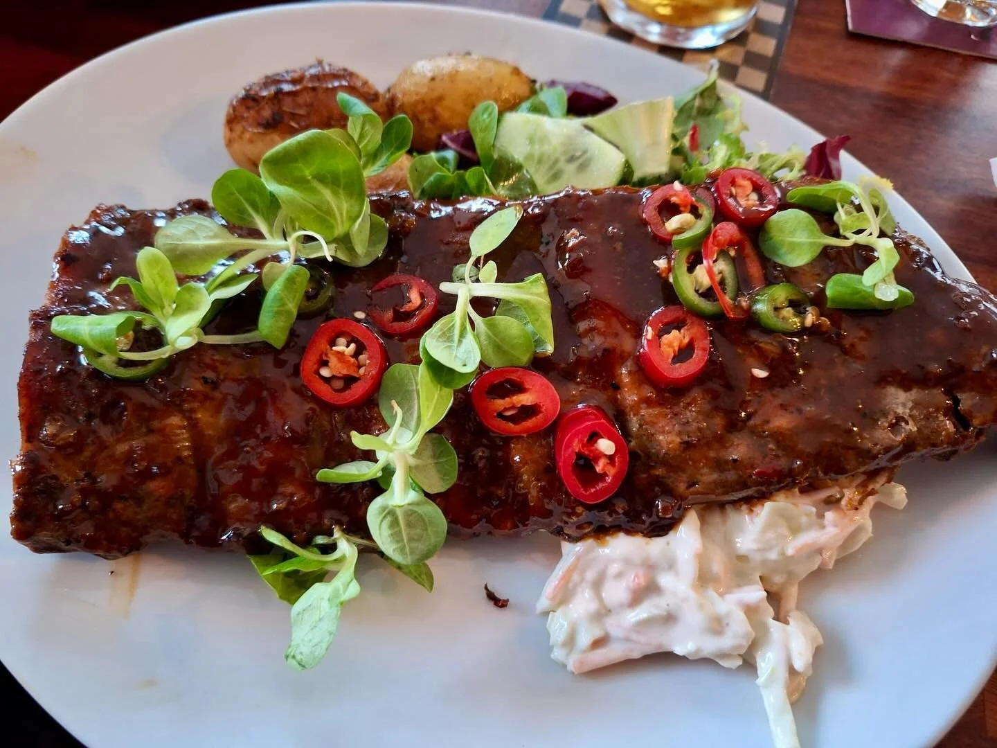 ❗️ &rdquo;LE GRILL&rdquo; IS BACK❗️

🔥 SUNNUNTAINA 31.8 🔥

🥗 GRILLIST&Auml; :

🌶️ KOREAN STYLE BBQ-RIBS

Paahdettua valkosipuli-yrttiperunaa, coleslaw &amp; puutarhurinsalaatti

🫑 BEYOND MEAT &amp; CHIMICHURRI- T&Auml;YTTEISET PAPRIKAT

Paahdett