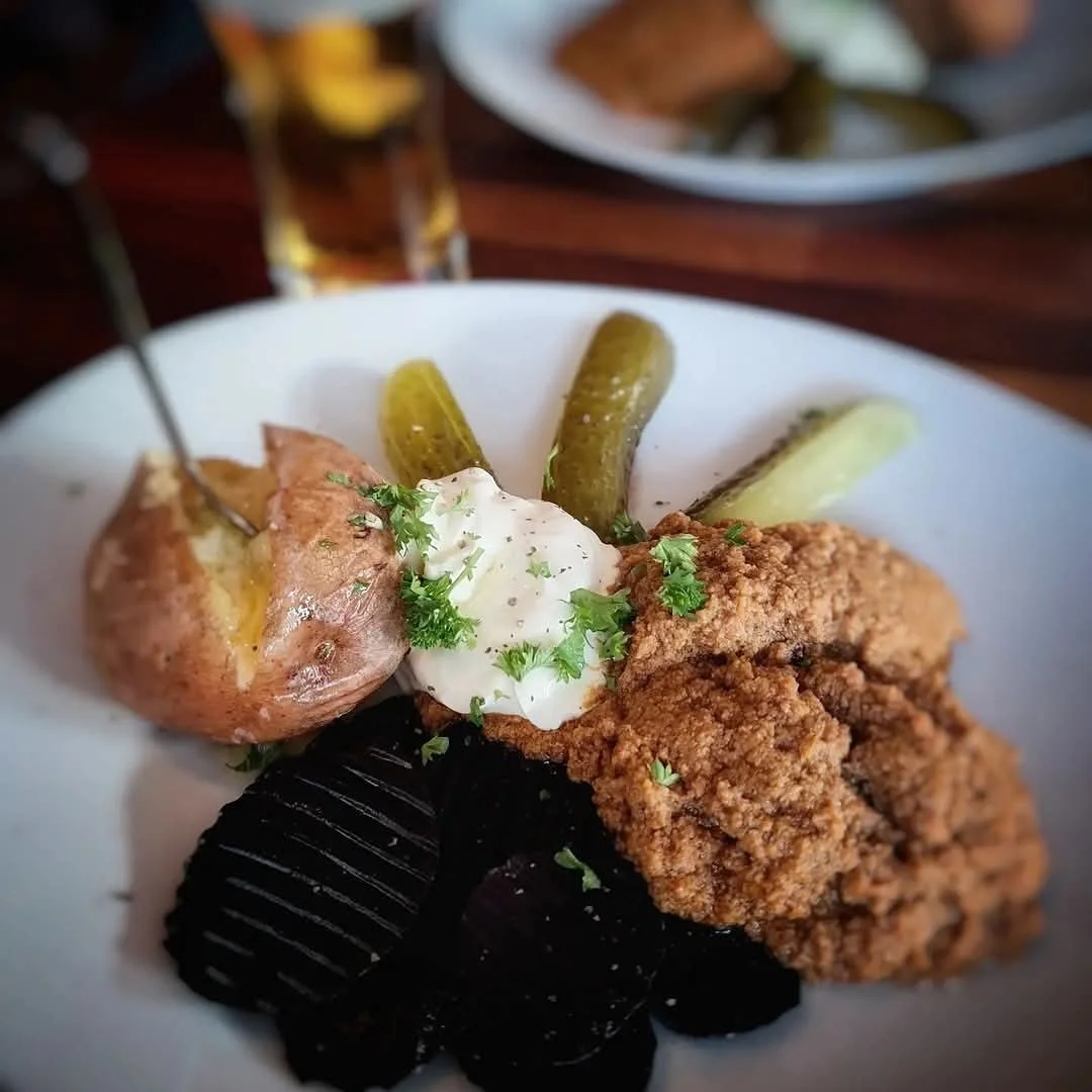 🍅 Sunnuntaina 14.9 kotiruokina:

* VORSCHMACK 
Uuniperuna, punajuuri, smetana &amp; myrttinen

* KANTARELLI- 
SUPPILOVAHVEROPASTA

🍅 Kotiruuat tarjolla klo 14 alkaen

🧅 TERVETULOA!

#heleats #eatinhelsinki #koirayst&auml;v&auml;llinenkahvila #koir