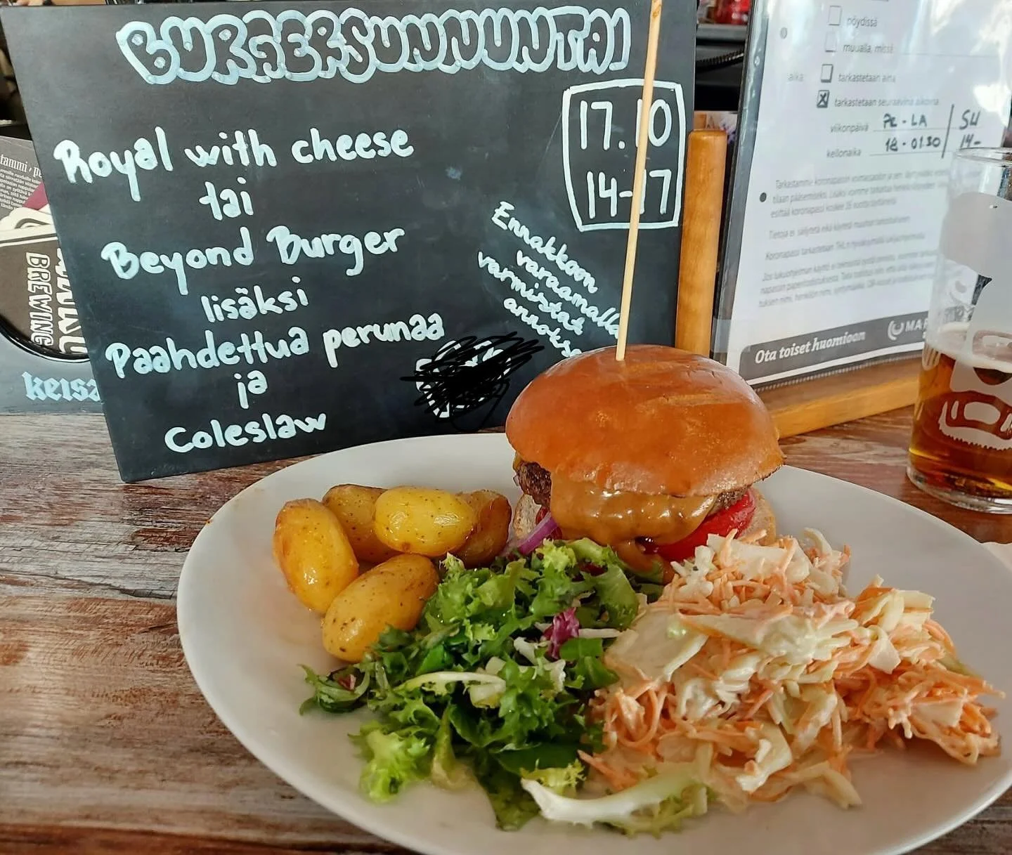 🔥Ensi sunnuntaina 28.9 grillist&auml;:

🍔 ROYAL WITH CHEESE 🍔

🥗 lis&auml;ksi paahdettua valkosipuliperunaa, coleslaw&rsquo;ta ja puutarhurinsalaattia

🍔 BEYOND MEAT BURGER 🍔

🥗 lis&auml;ksi paahdettua valkosipuliperunaa, coleslaw&rsquo;ta ja 