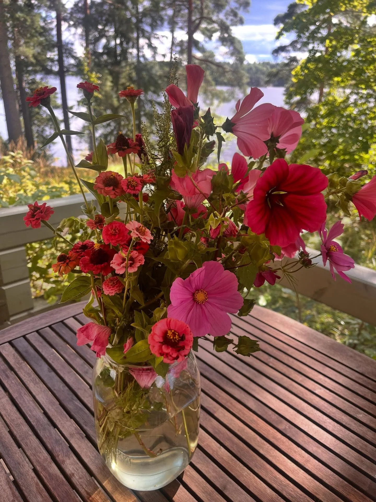 🌻 Heippa  KES&Auml; 🐞 

🍁 Tervetuloa SYKSY 🥰

Sunnuntain 12.9 kotiruokina:

🧅 

LIHAMUREKE, MUUSI, MYRTTINEN &amp;

KERMAINEN SIPULIKASTIKE (suppilovahveroilla tai ilman )

🧄

KANTARELLIRISOTTO
salaattia

💥 Kotiruuat tarjolla klo 14-, 

tervet