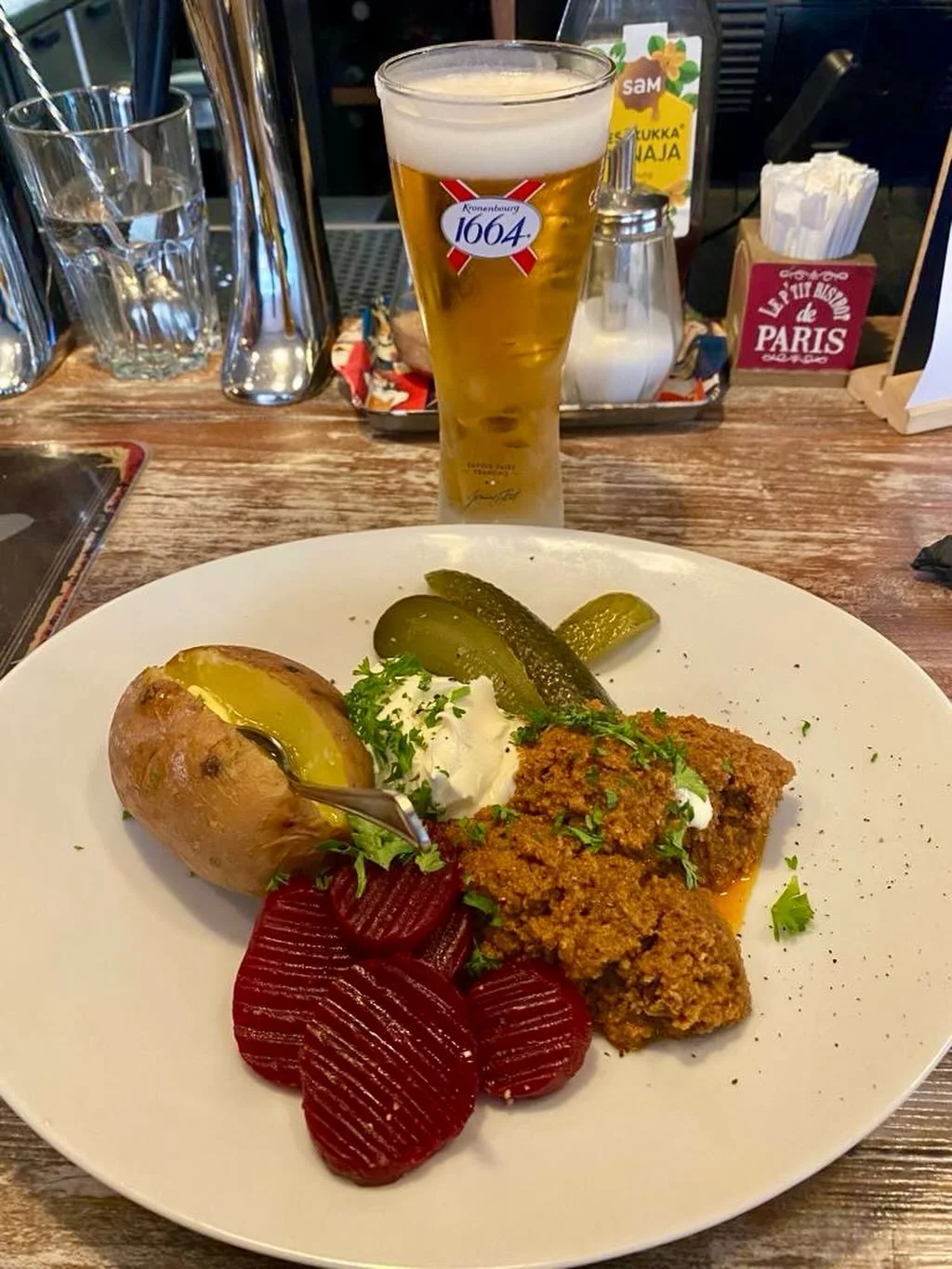 * Ensi sunnuntaina 12.4 kotiruokina:

🥗 VORSCHMACK 

Uuniperuna, punajuuri,
smetana &amp; myrttinen 🥒

🥗 PASTA PRIMAVERA

Parsa, sokeriherne, minisitruuna, mascarpone &amp; pecorino 

Kotiruoka klo 14 alkaen, tervetuloa ❣️

#sunnuntailounas #helea