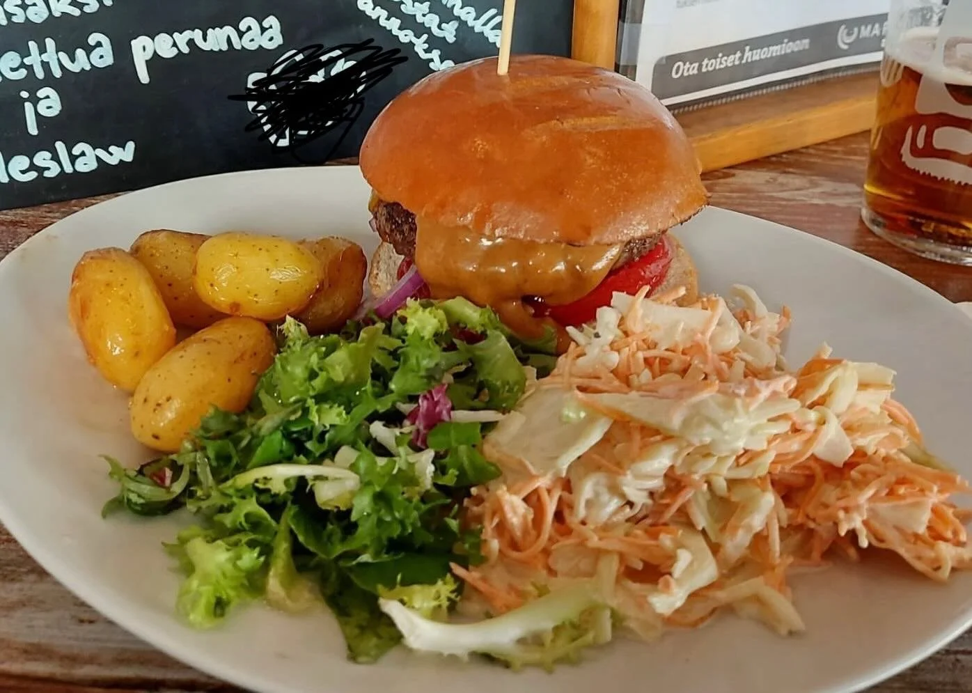 🍔🍔🍔🍔🍔🍔🍔🍔🍔🍔🍔🍔🍔🍔

Toukokuu p&auml;&auml;tet&auml;&auml;n 

BURGERI- SUNNUNTAIHIN ‼️‼️

31.5 

🍔 ROYAL WITH CHEESE 🍔

tai

🍔 HALLOUMIBURGER 🍔

* paahdettua valkosipuliperunaa
* puutarhurin salaattia
* coleslawta

KATTAUKSET klo 14 / 15