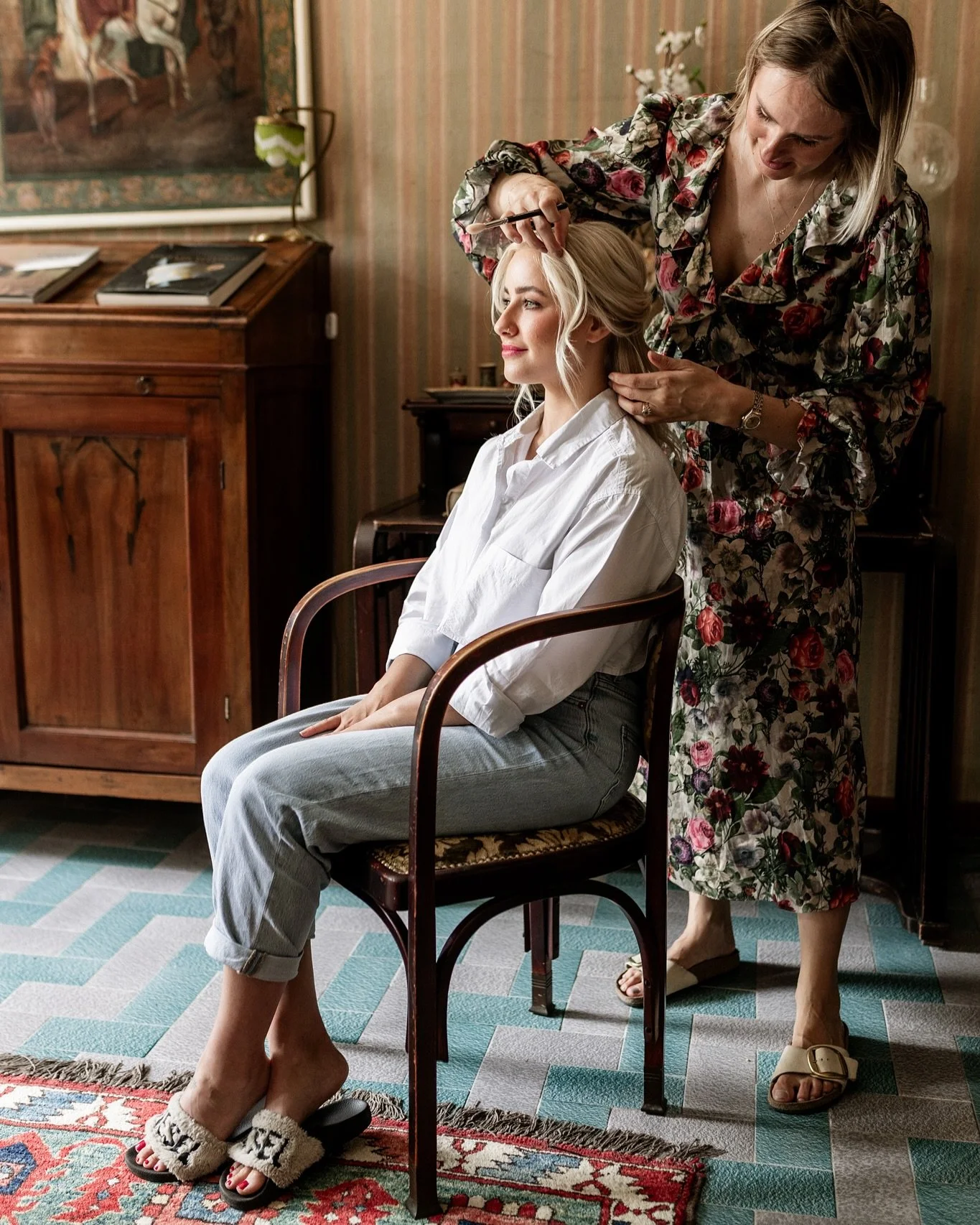 Das &bdquo;Getting Ready&ldquo;: Der magische Auftakt eurer Hochzeitsgeschichte! ✨

Als Hochzeitsfotograf ist das Getting Ready f&uuml;r mich weit mehr als nur das Anziehen. Es sind die ersten, oft ungefilterten Emotionen, die intimen Momente mit eur