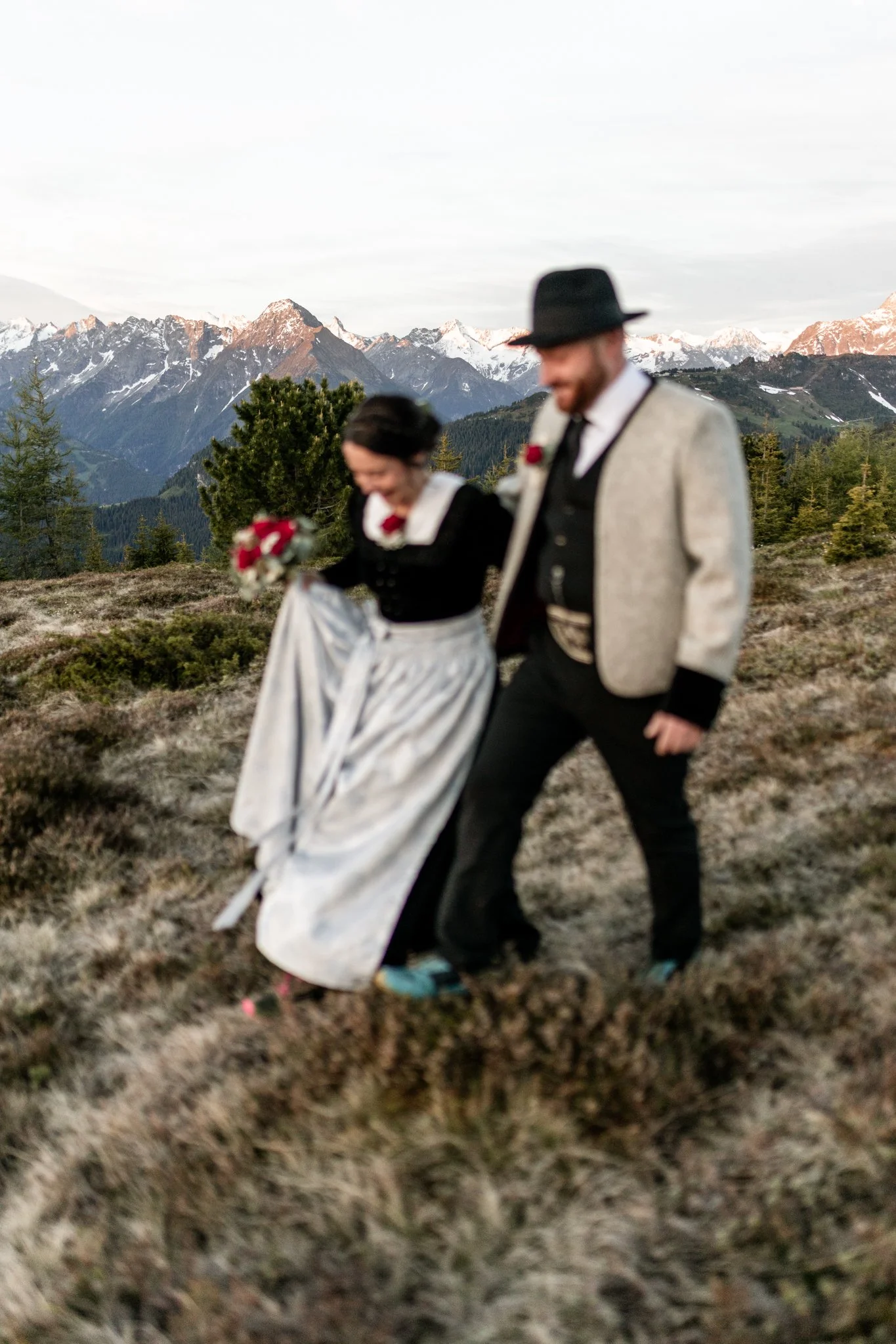 Hochzeit am Berg mit liebe und Emotion, Echtheit und Authentisch. 