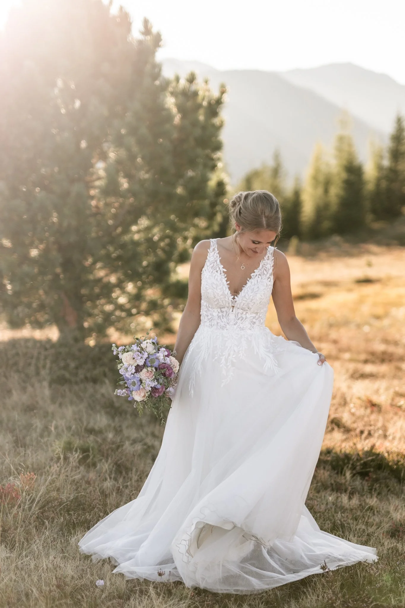 Stolze Braut mit Brautkleid 