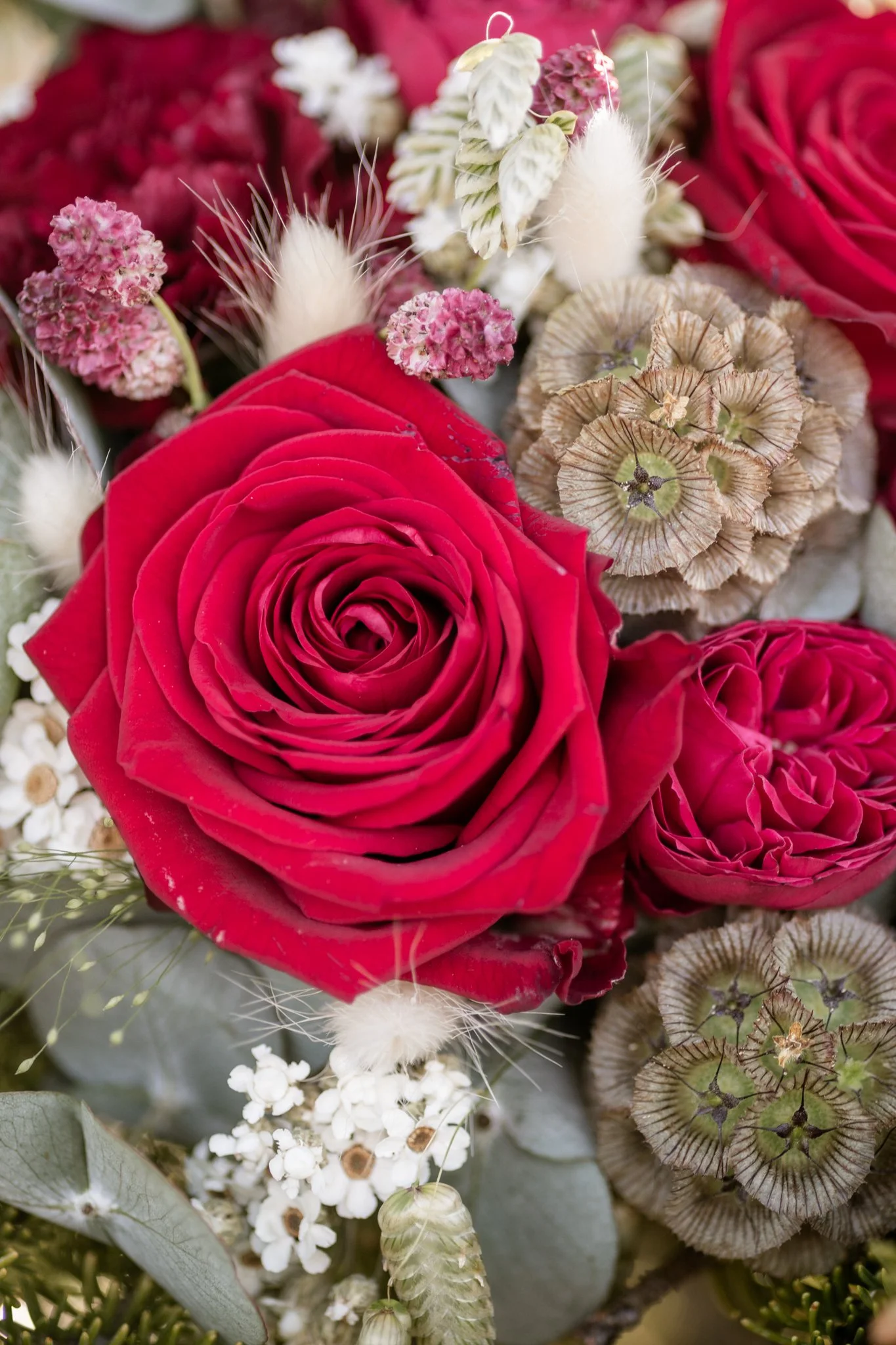 Hochzeitsstrauß mit roten Rosen - Detailfotos, Makrofotos