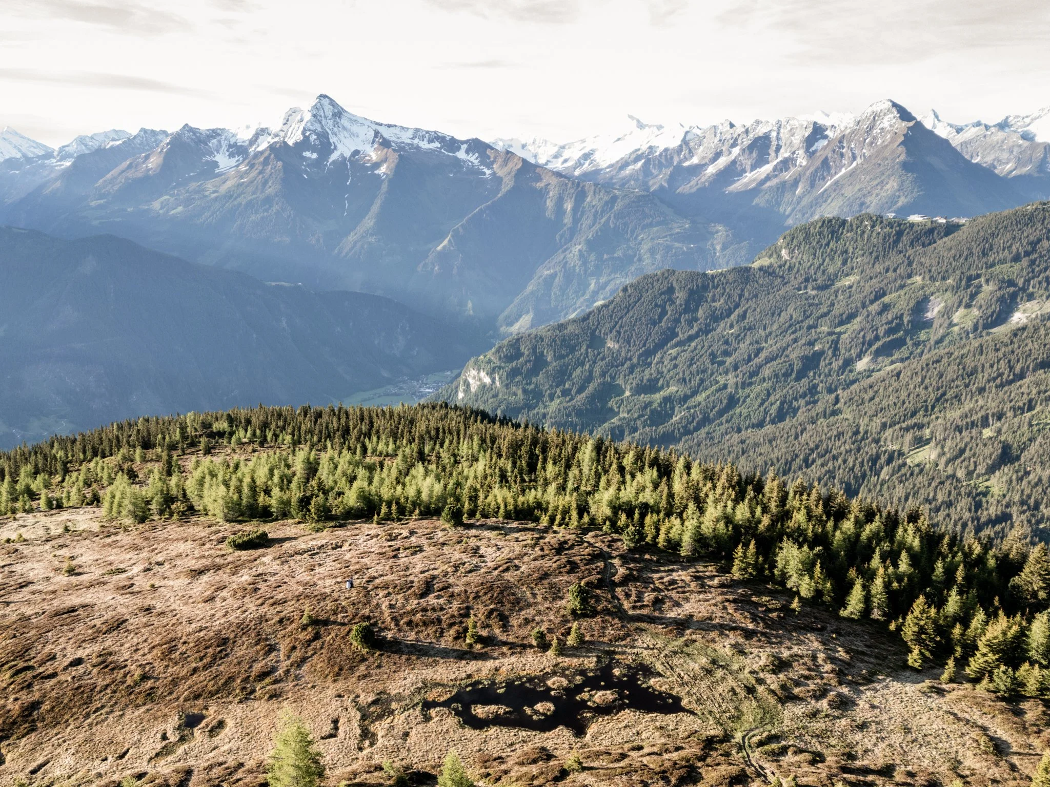 Mit der Drohne ein Foto auf das hintere Zillertal, Mayhofen, Ahornspitze und Dristner sowie Brandberg und Steinerkogel