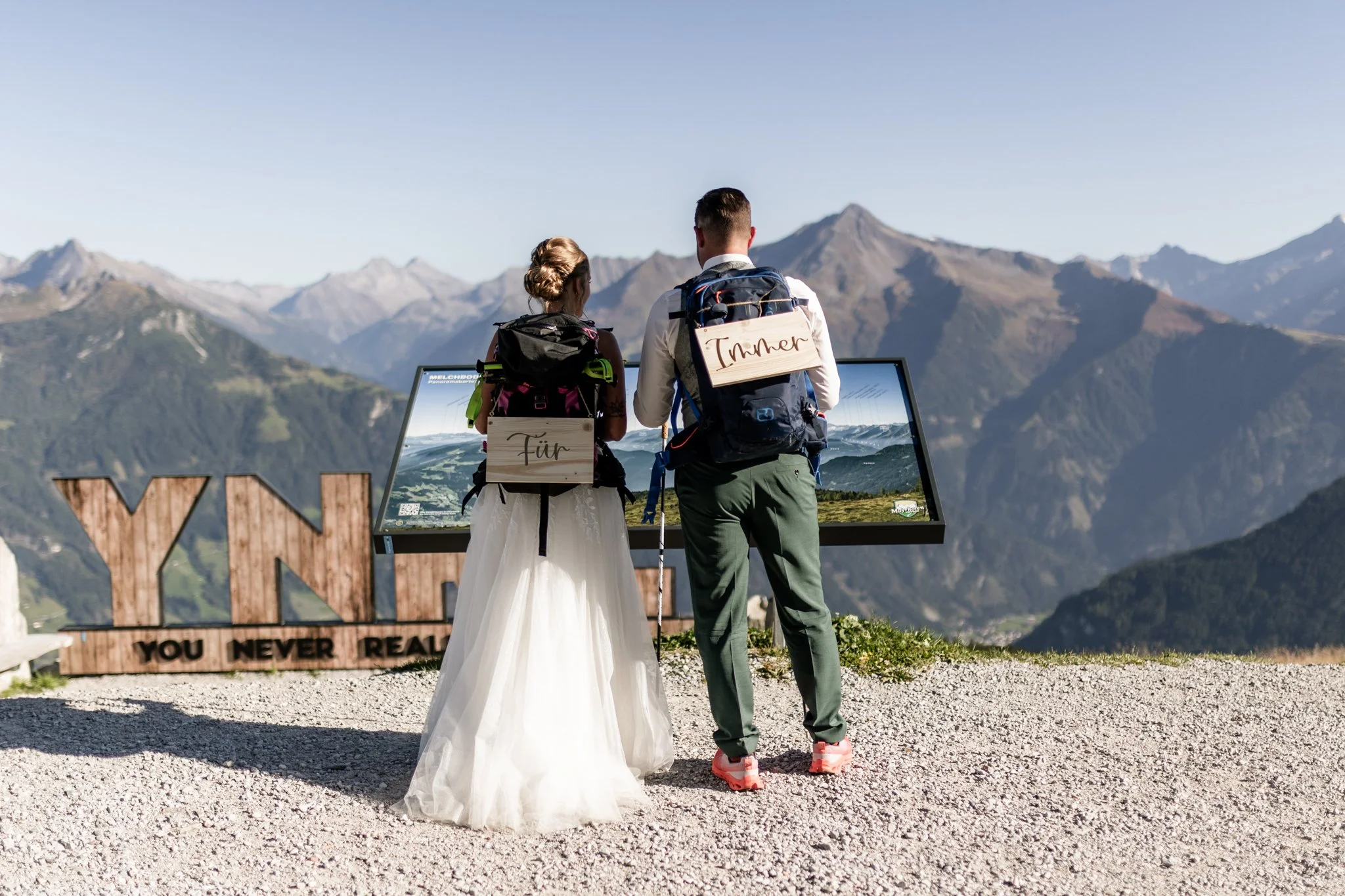 Brautpaar mit Blick auf die Zillertaler Alpen, Ahornspitz